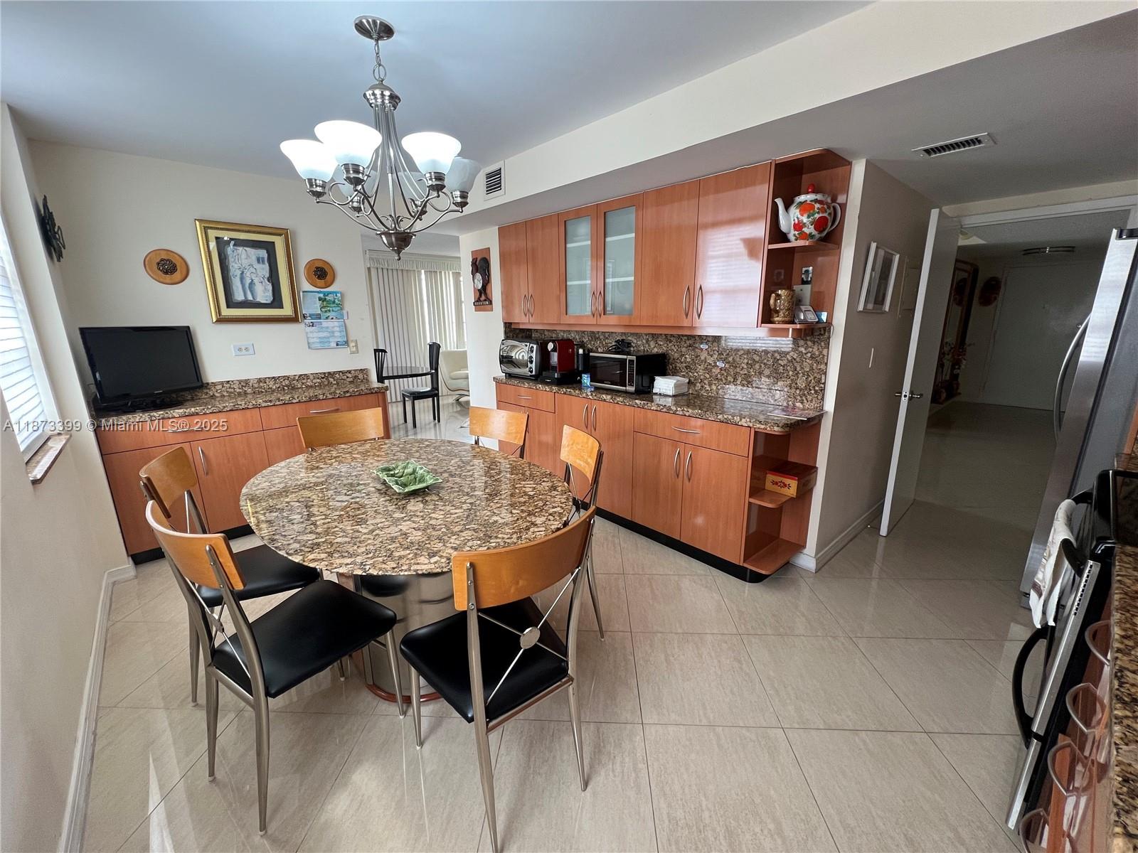 See details 1905 2 / 2 sq. ft. $ 2025-09-05 0 Photo