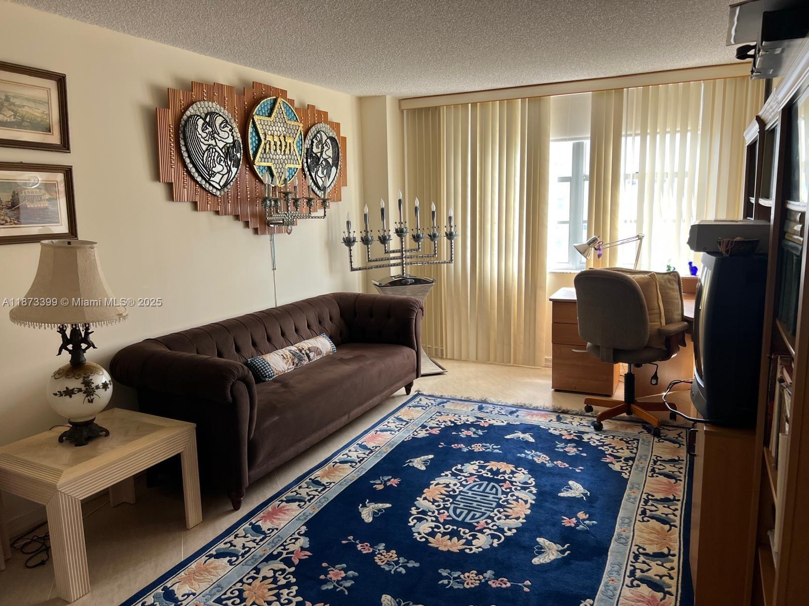 See details 1905 2 / 2 sq. ft. $ 2025-09-05 0 Photo