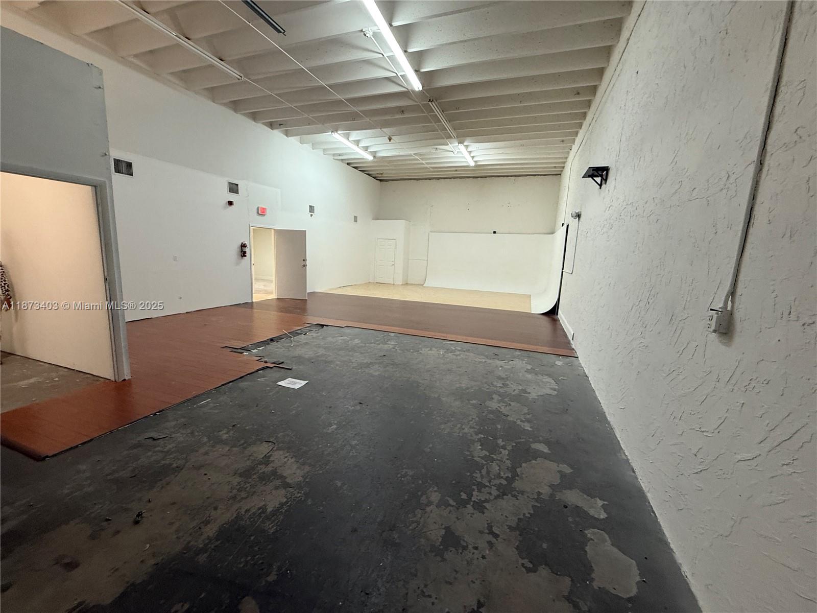 F25  /   sq. ft. $ 2025-09-05 0 foto