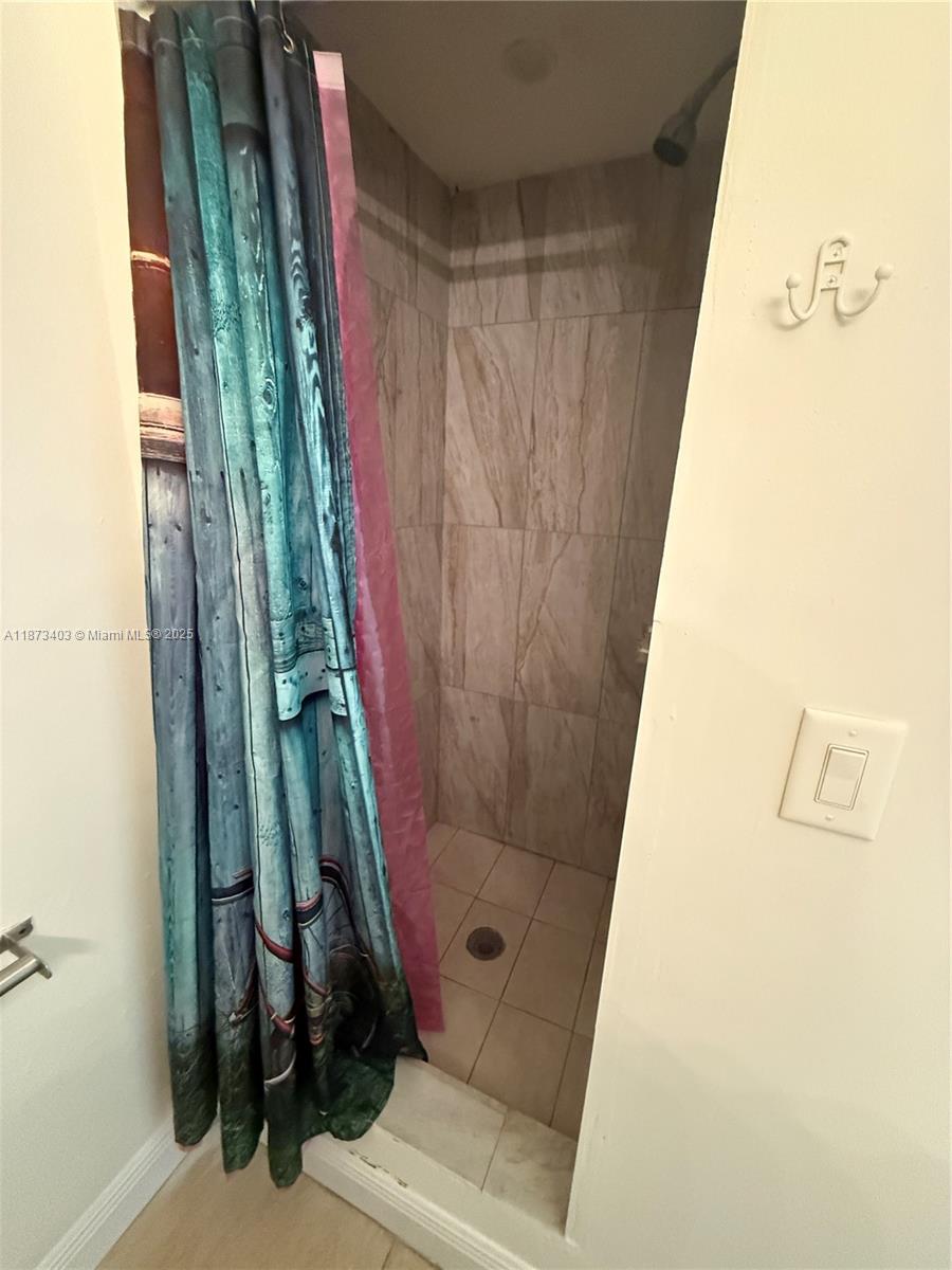 F25  /   sq. ft. $ 2025-09-05 0 foto