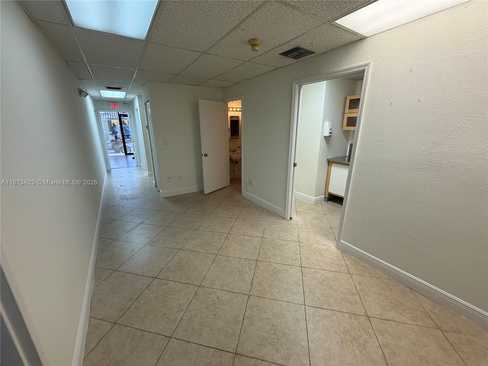 F25  /   sq. ft. $ 2025-09-05 0 foto