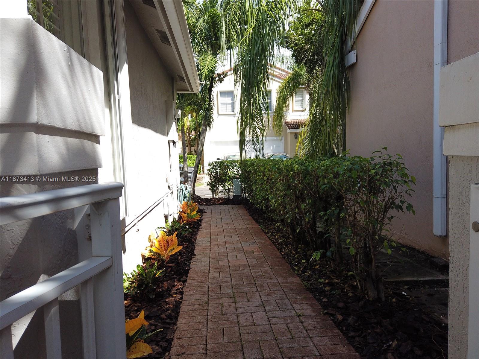 Photo of 1140 Lidflower St  (1140), Hollywood, Florida, 33019 - 