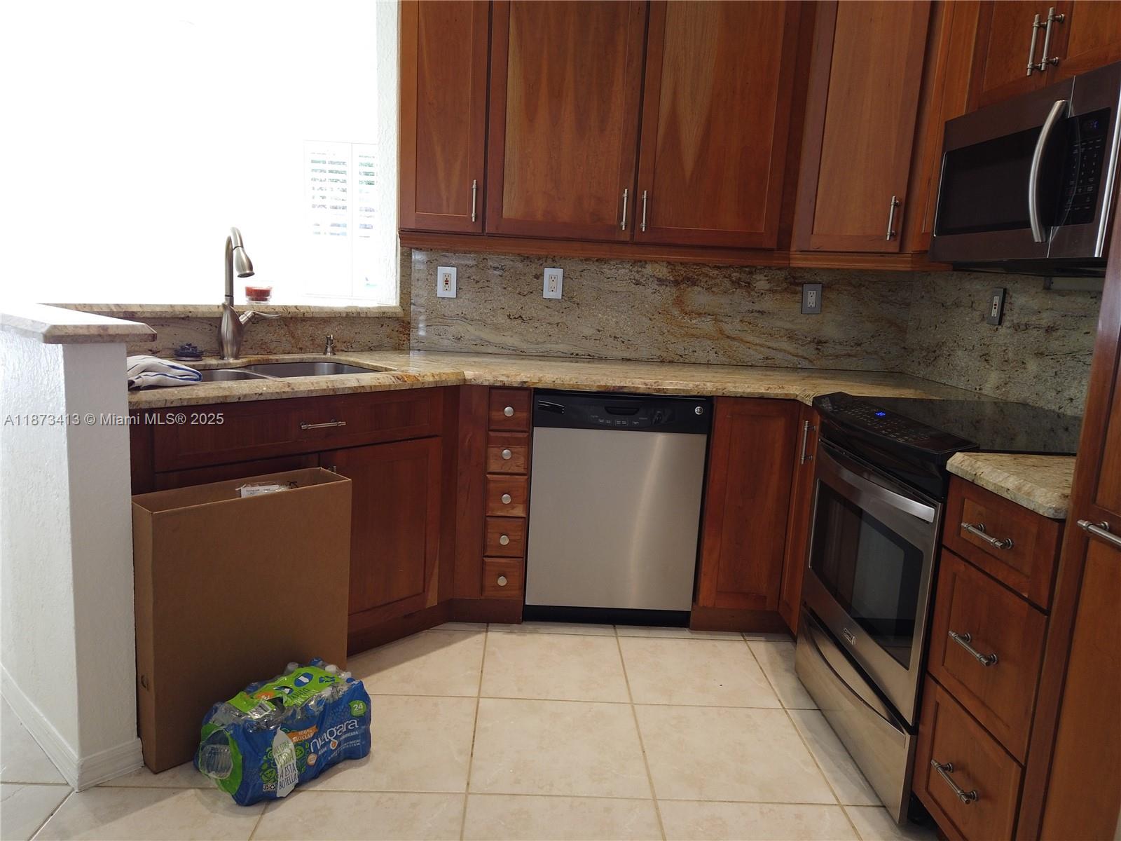 Photo of 1140 Lidflower St (1140), Hollywood, Florida, 33019 -