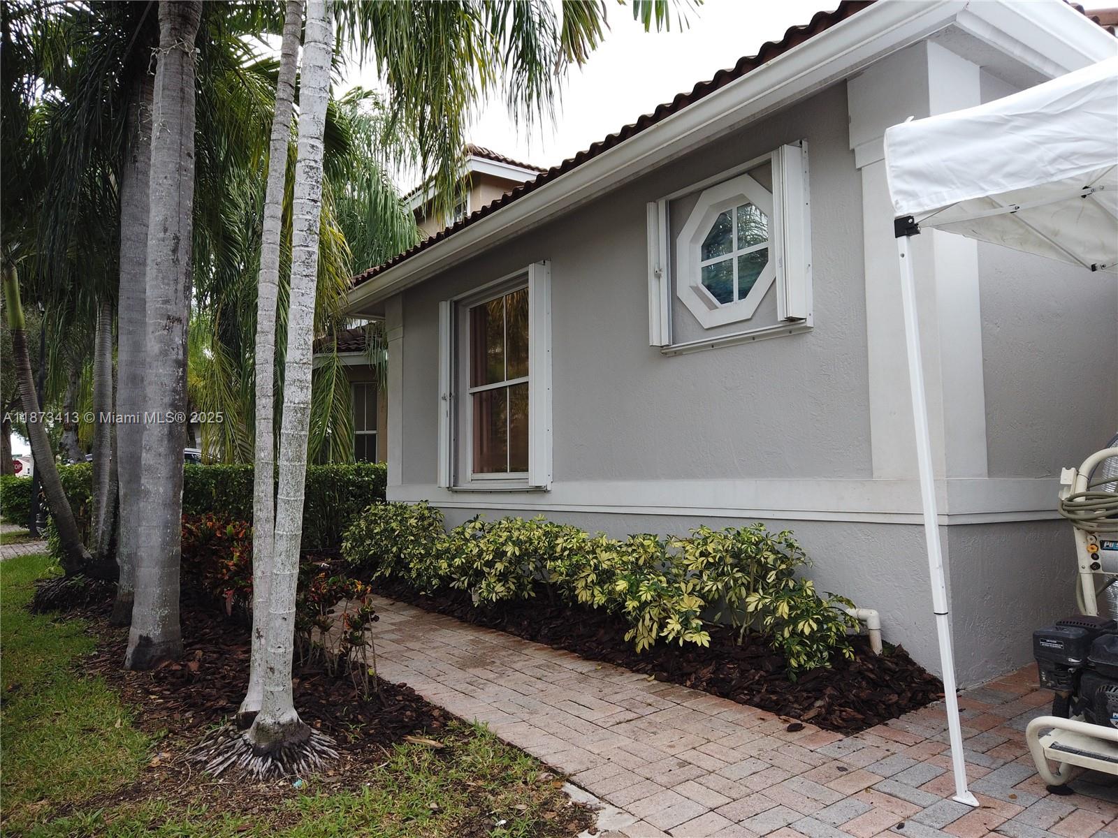 Photo of 1140 Lidflower St (1140), Hollywood, Florida, 33019 -