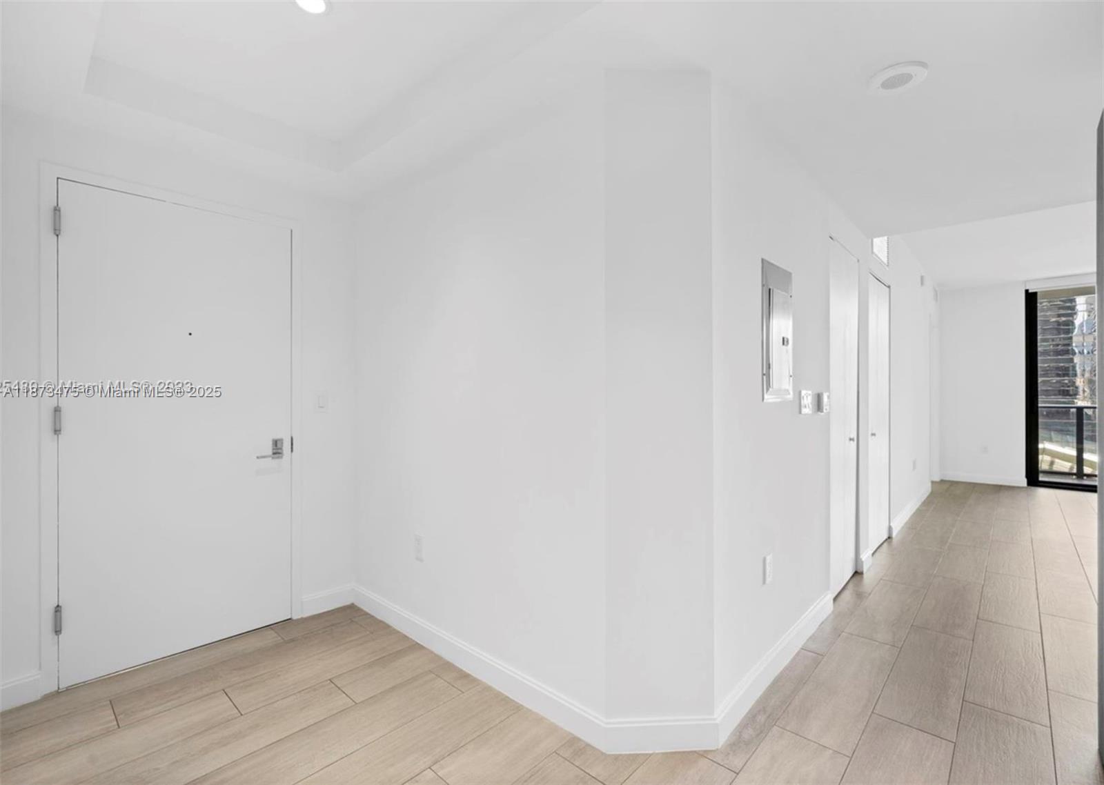1110 1 / 2  sq. ft. $ 2025-09-05 0 Photo