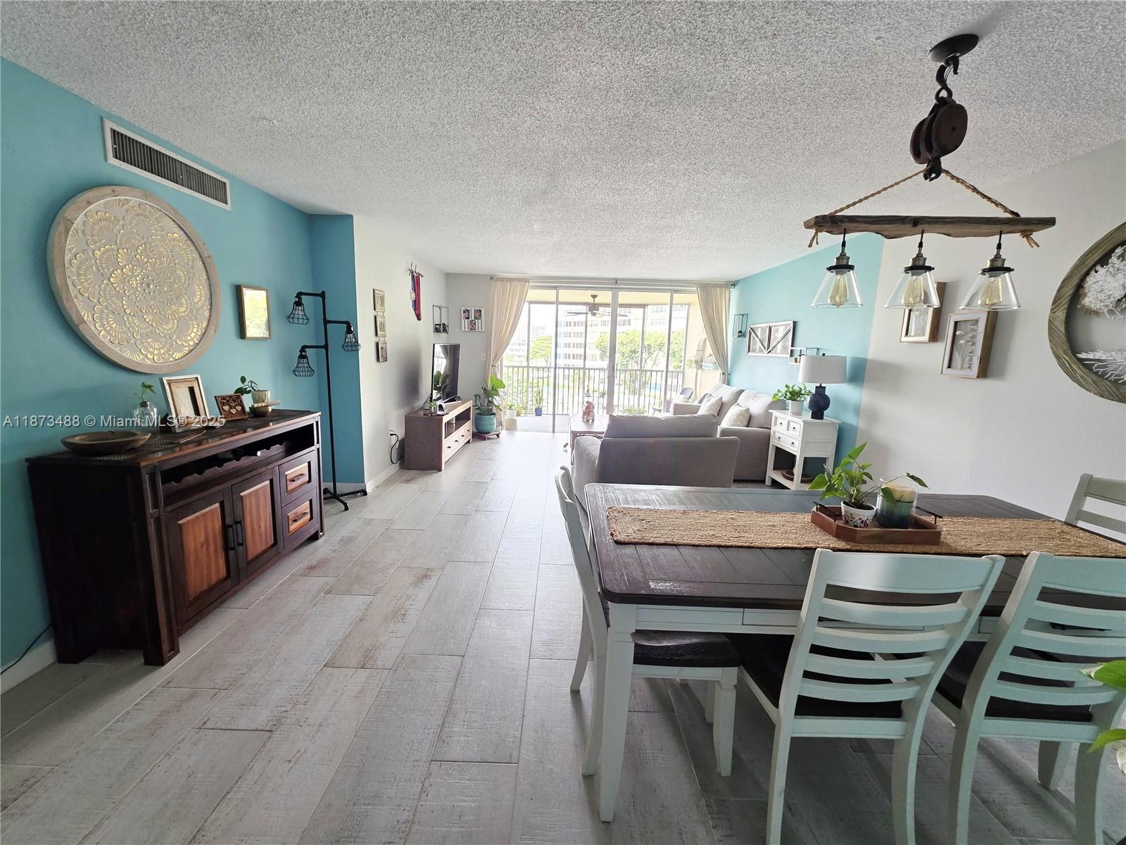 418-3 2 / 2 1317 sq. ft. $ 2025-09-05 0 Photo