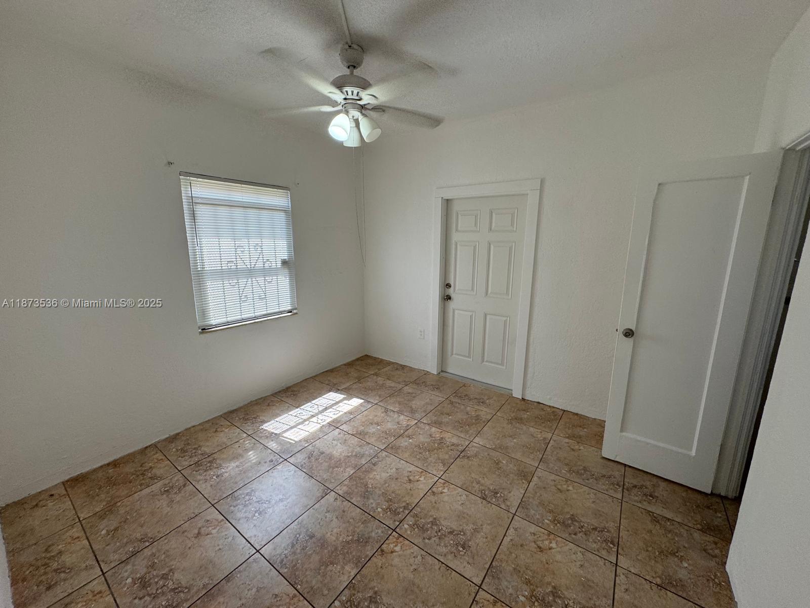 See details / 888 sq. ft. $ 2025-09-06 0 Photo