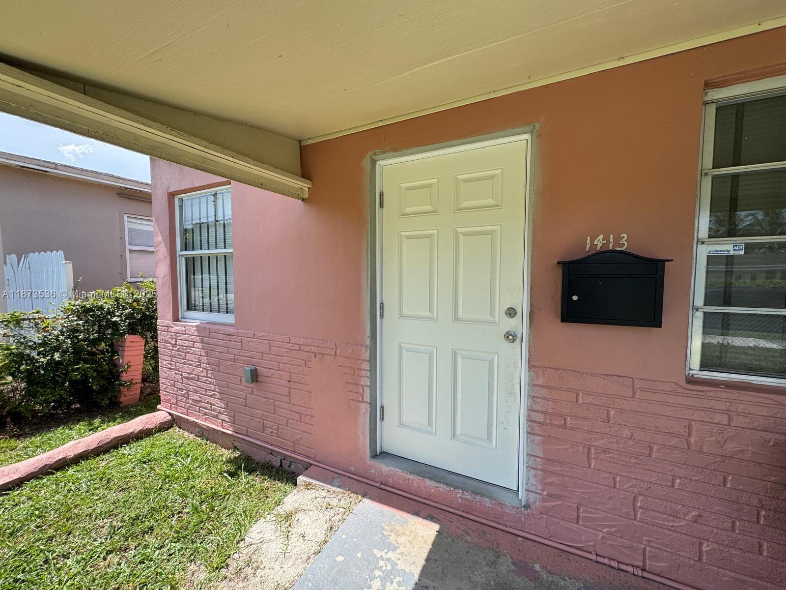 See details / 888 sq. ft. $ 2025-09-06 0 Photo