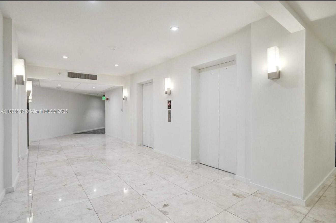 Photo of 19380 Collins Ave  #526, Sunny Isles Beach, Florida, 33160 - Elevators