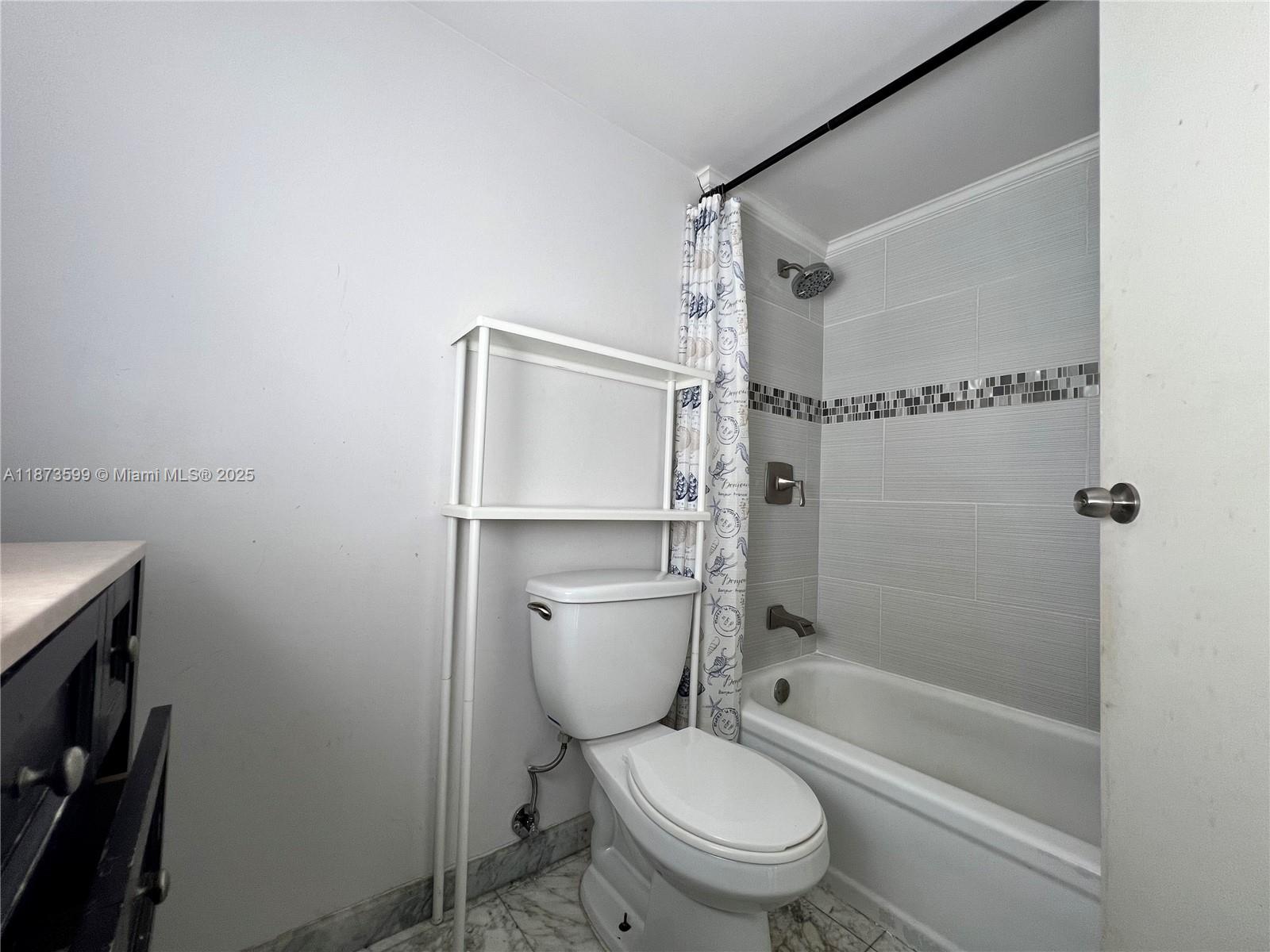 Photo of 2101 Atlantic Shores Blvd  #518, Hallandale Beach, Florida, 33009 - Master bathroom