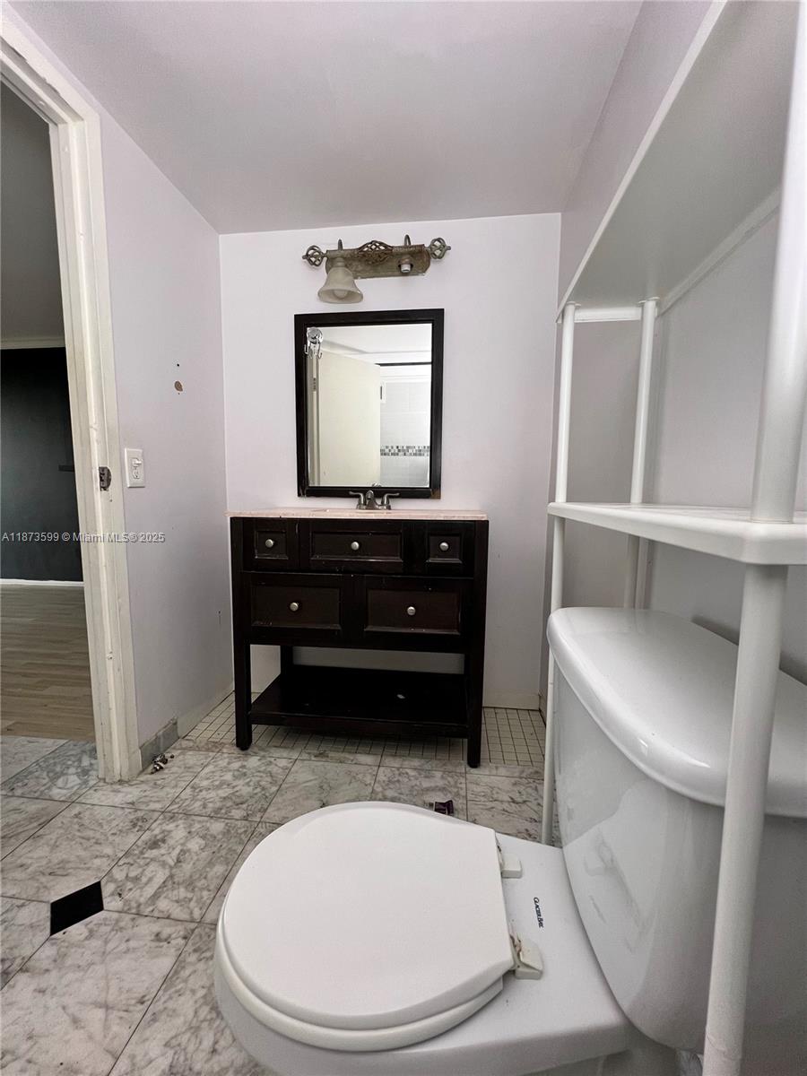 Photo of 2101 Atlantic Shores Blvd  #518, Hallandale Beach, Florida, 33009 - Master bathroom