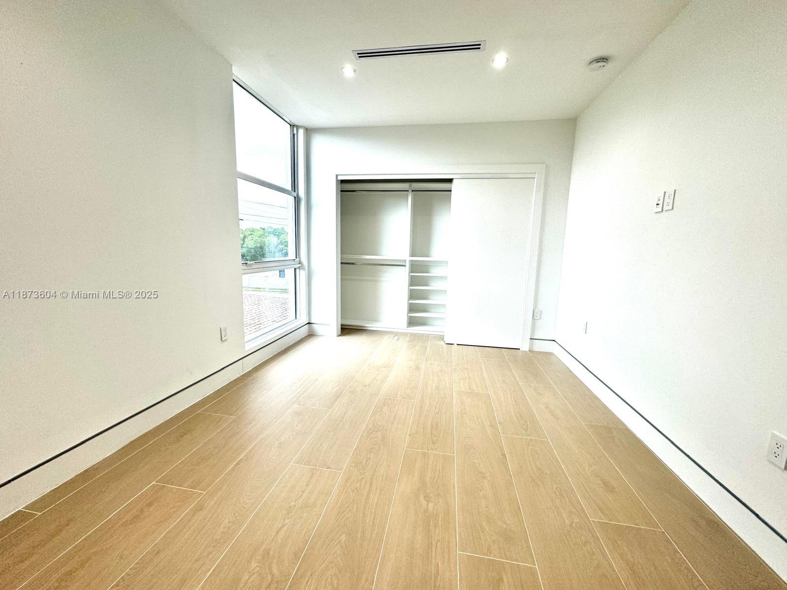 See details / 0 sq. ft. $ 2025-09-06 0 Photo