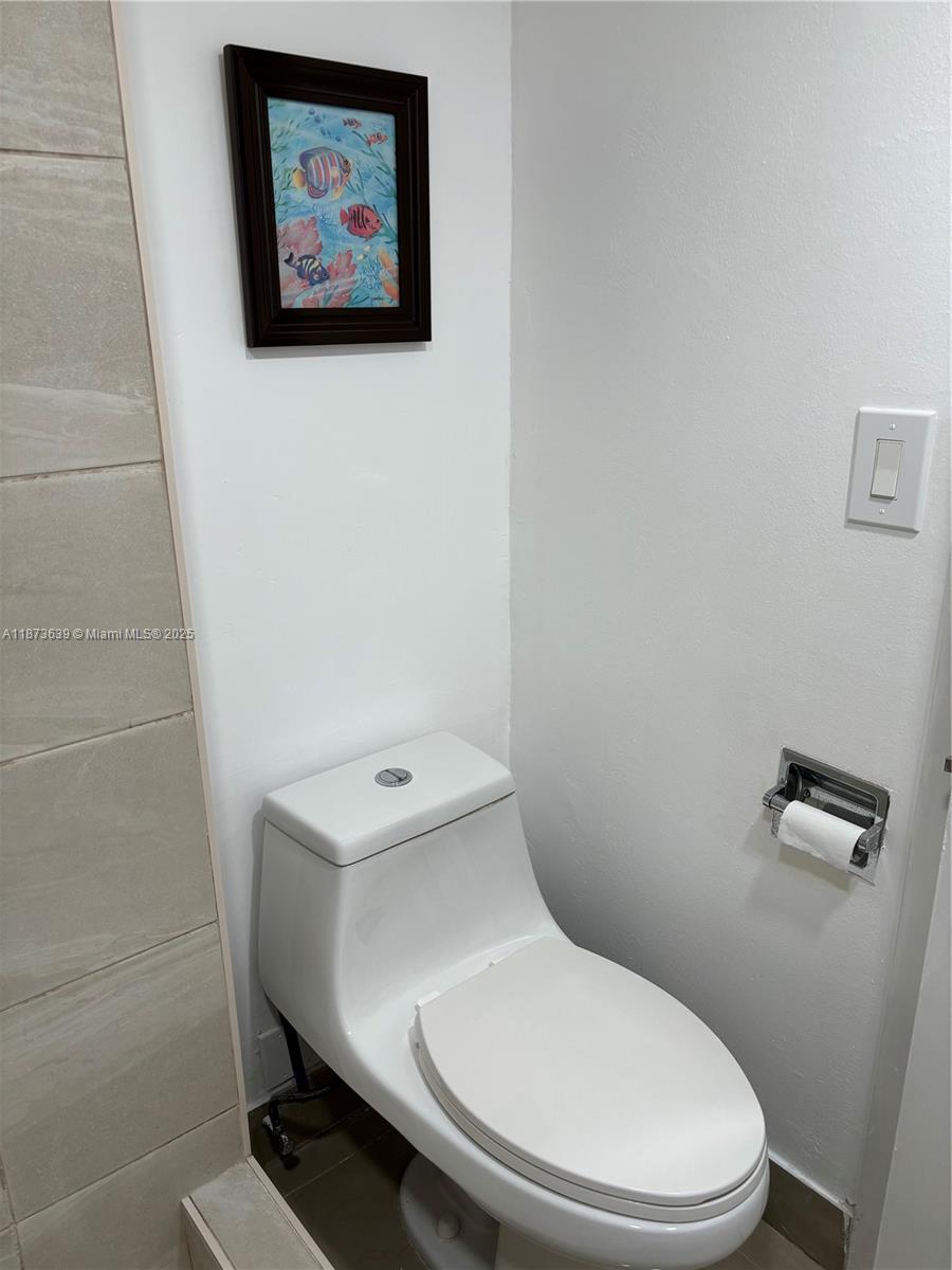 Photo of 3475 Country Club Dr  #116, Aventura, Florida, 33180 - BATHROOM AT THE 1ST FLOOR