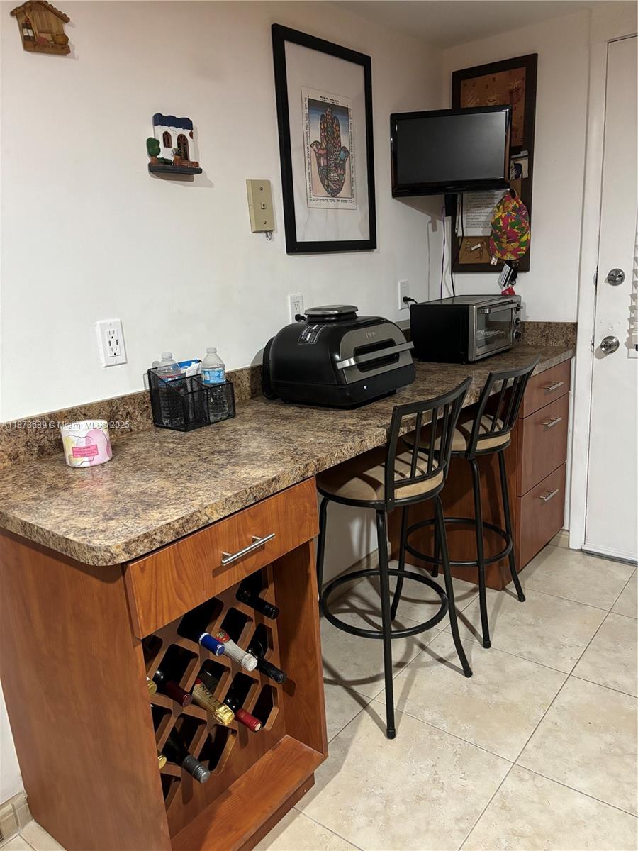 Photo of 3475 Country Club Dr  #116, Aventura, Florida, 33180 - BAR IN KITCHEN