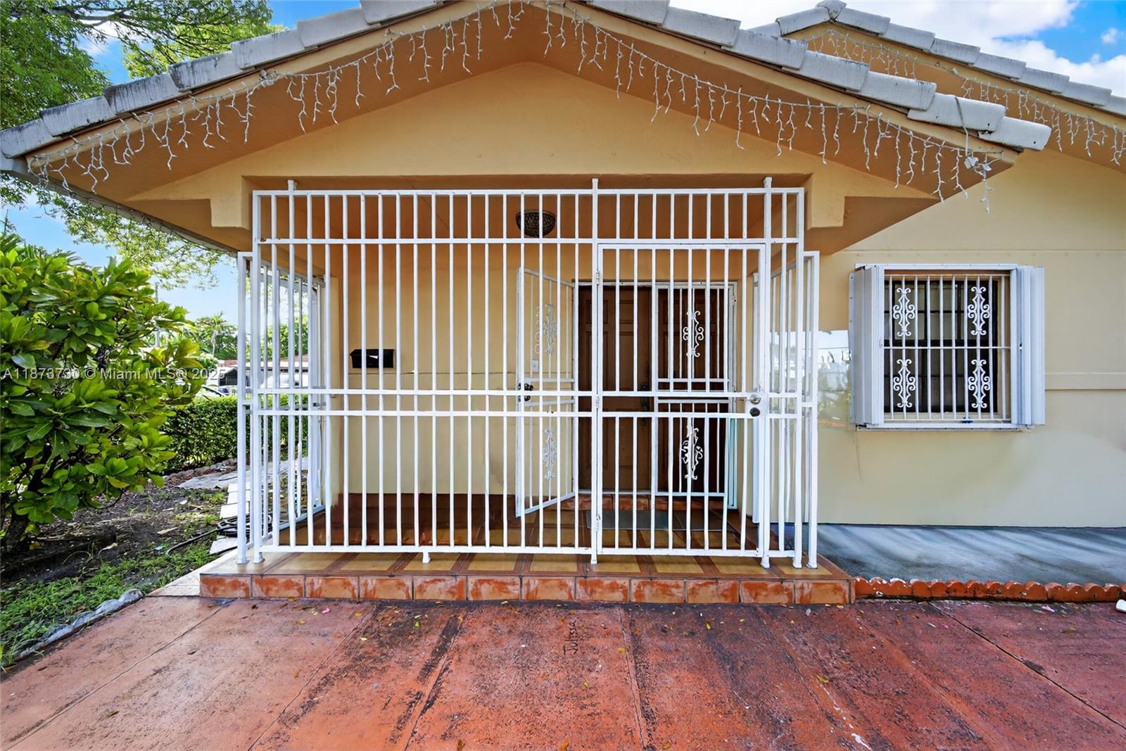 See details / 2550 sq. ft. $ 2025-09-06 0 Photo