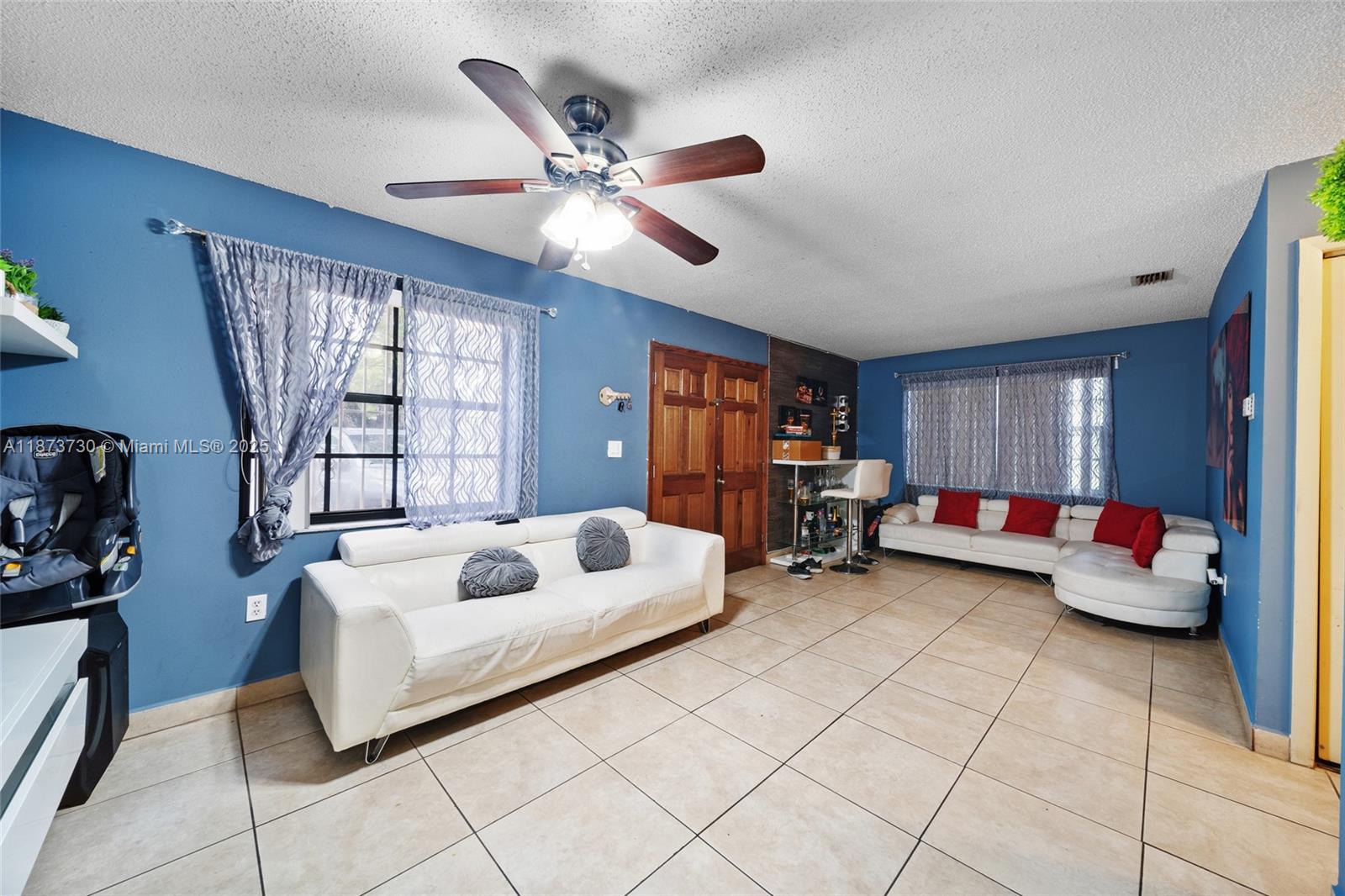 See details / 2550 sq. ft. $ 2025-09-06 0 Photo