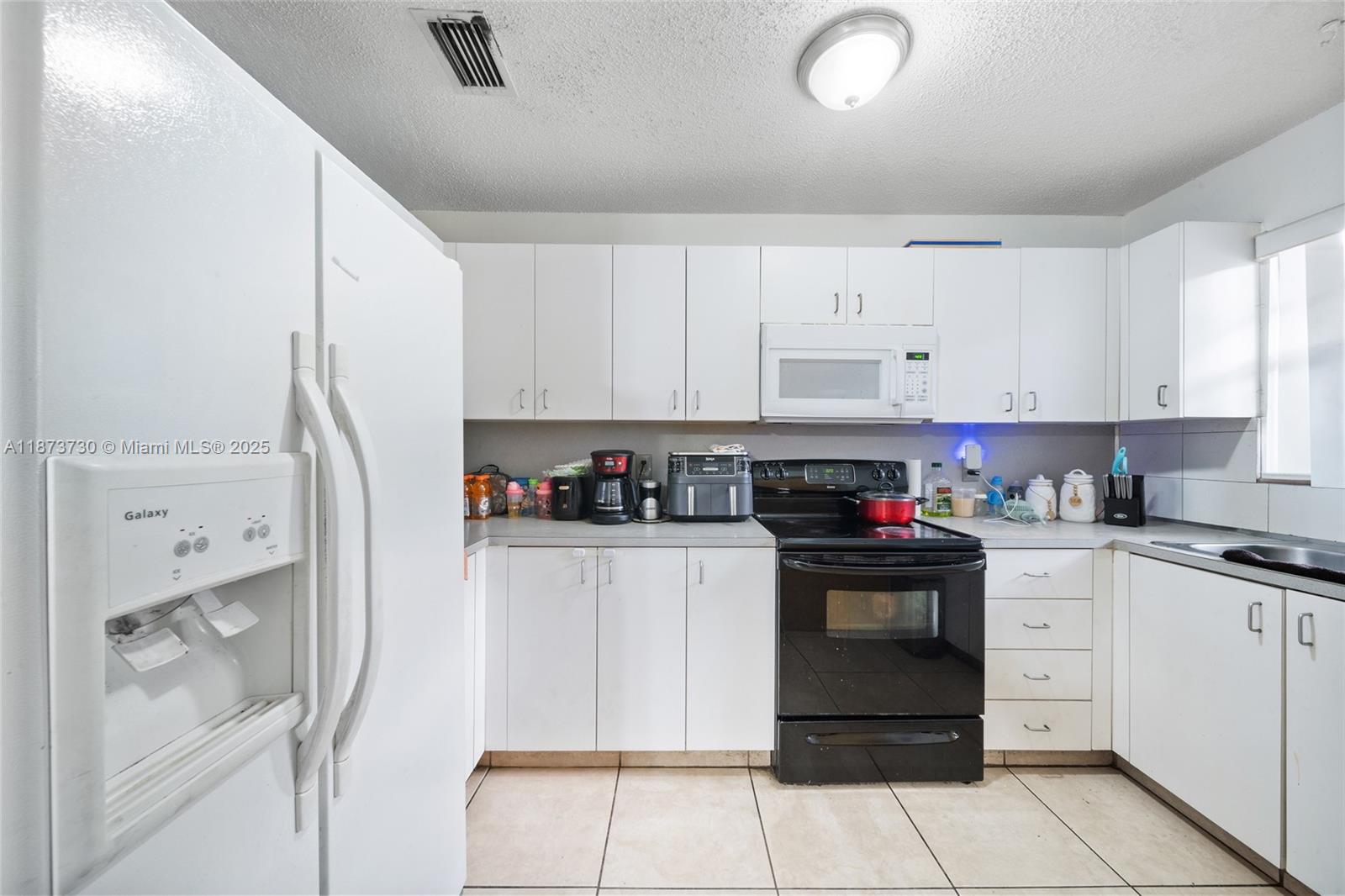 See details / 2550 sq. ft. $ 2025-09-06 0 Photo