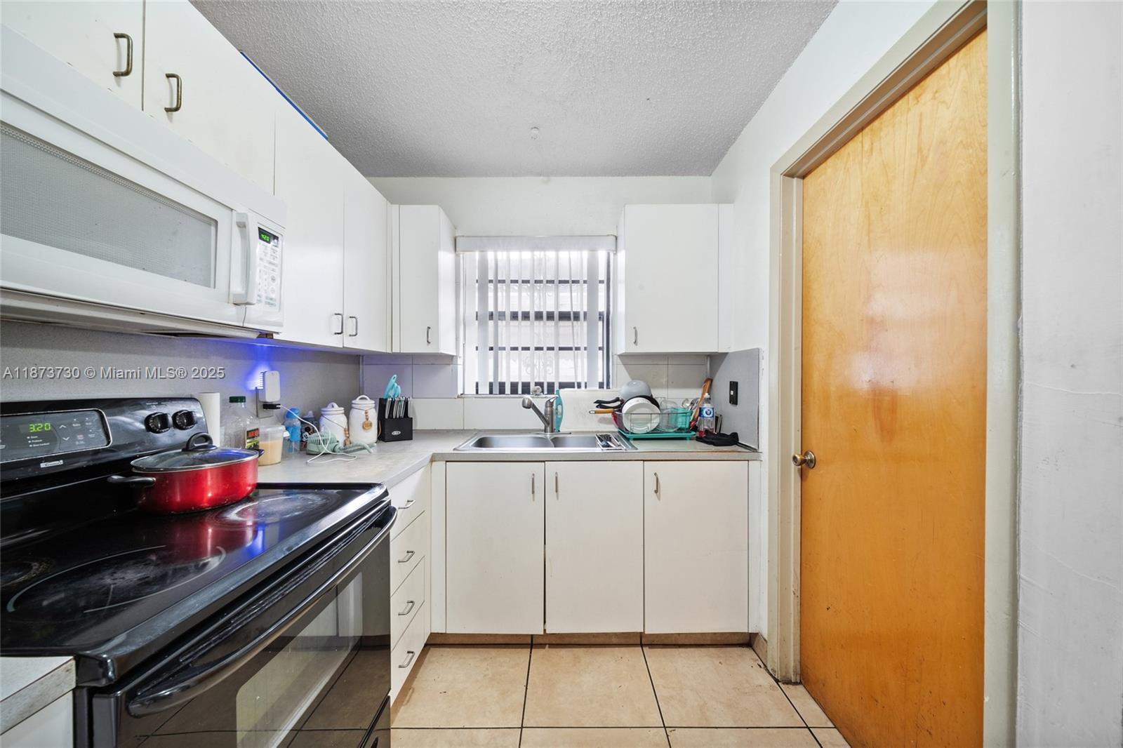 See details / 2550 sq. ft. $ 2025-09-06 0 Photo