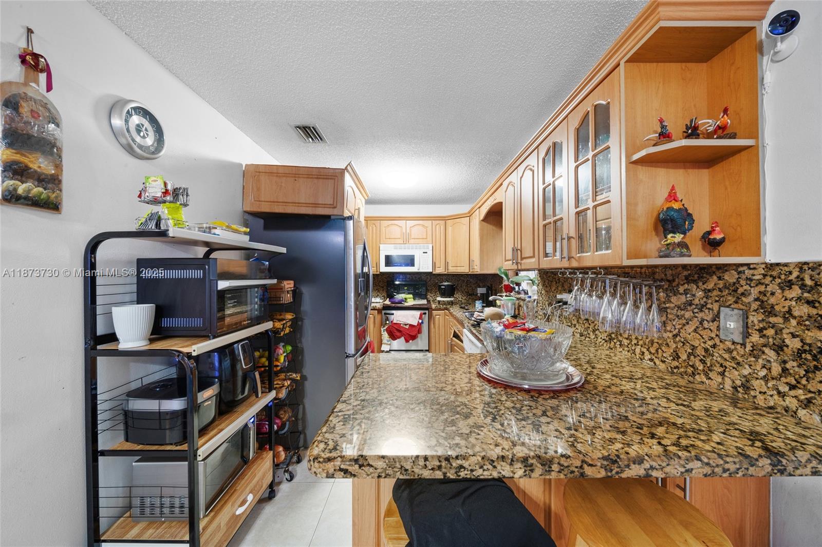 See details / 2550 sq. ft. $ 2025-09-06 0 Photo
