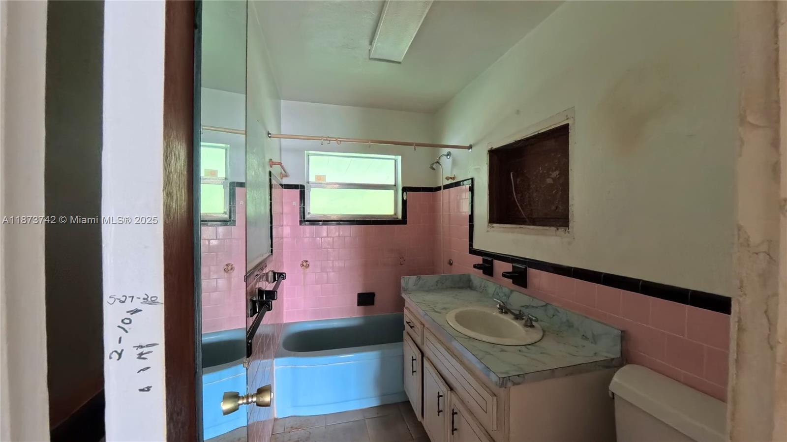 See details 410 2 / 1 1096 sq. ft. $ 2025-09-06 0 Photo