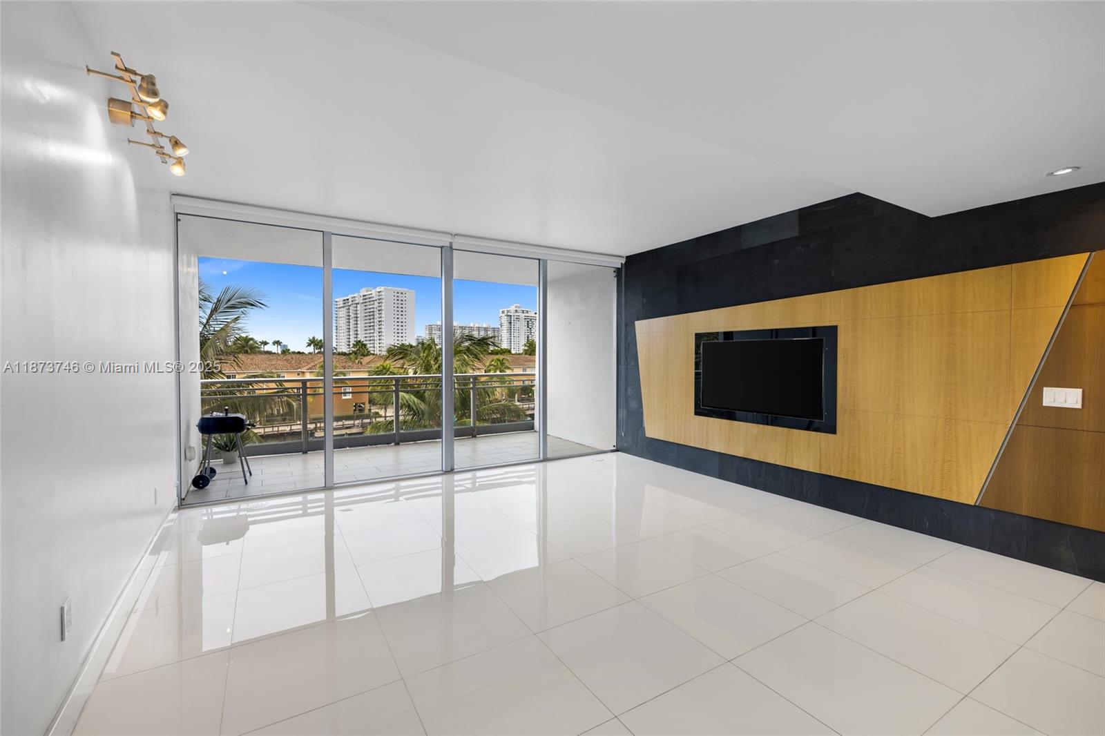 Photo of 2950 188th St  #302, Aventura, Florida, 33180 - 
