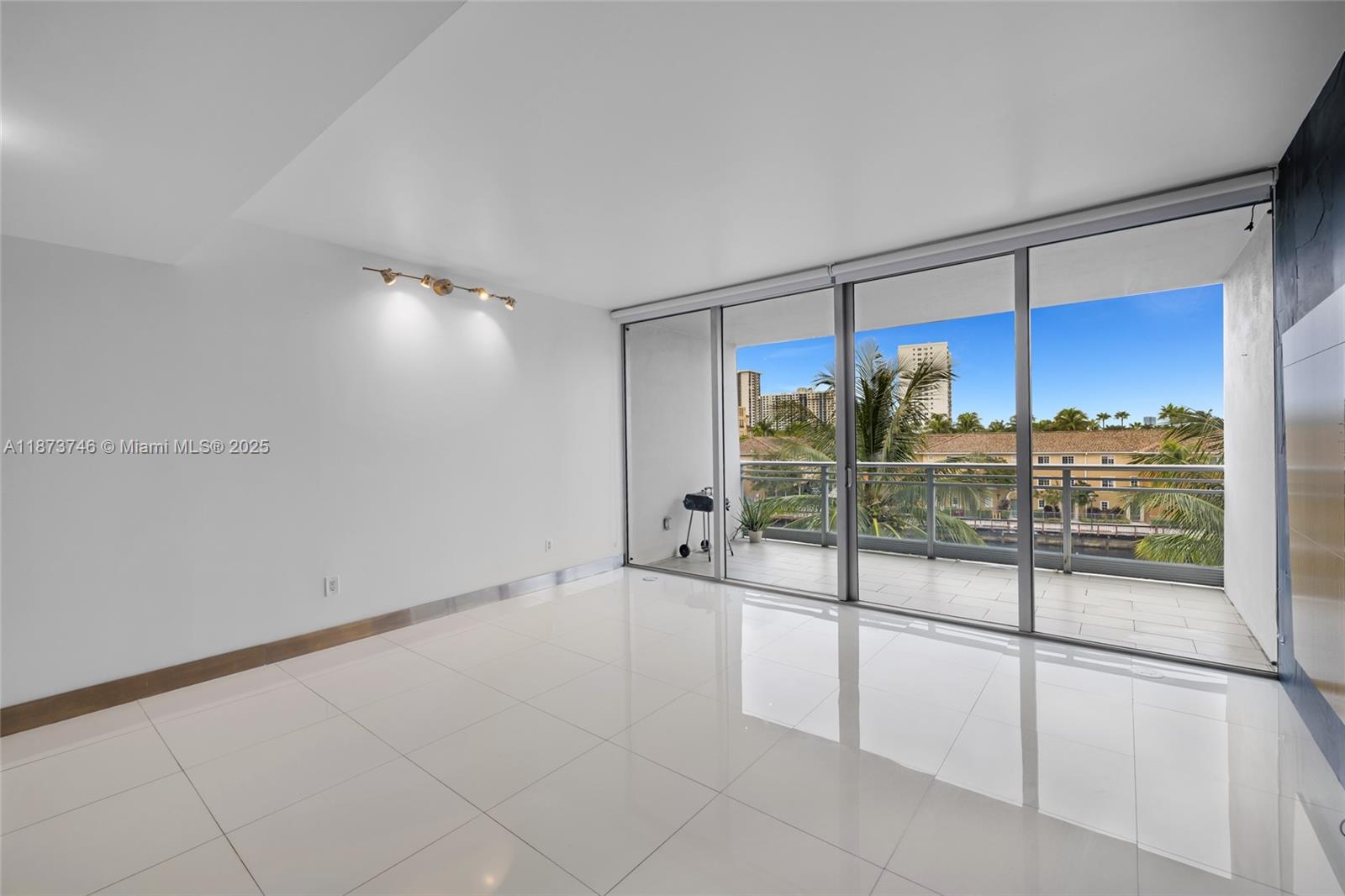 Photo of 2950 188th St  #302, Aventura, Florida, 33180 - 