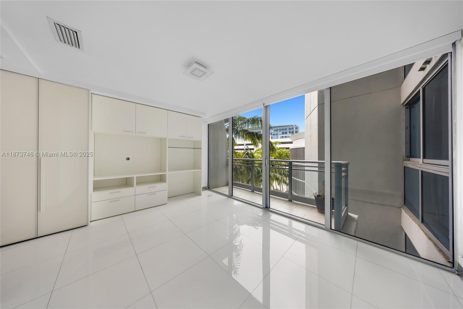 Photo of 2950 188th St  #302, Aventura, Florida, 33180 - 
