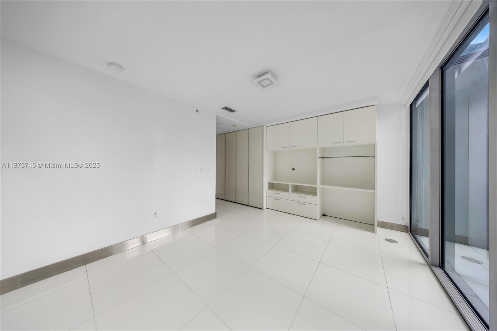 Photo of 2950 188th St  #302, Aventura, Florida, 33180 - 