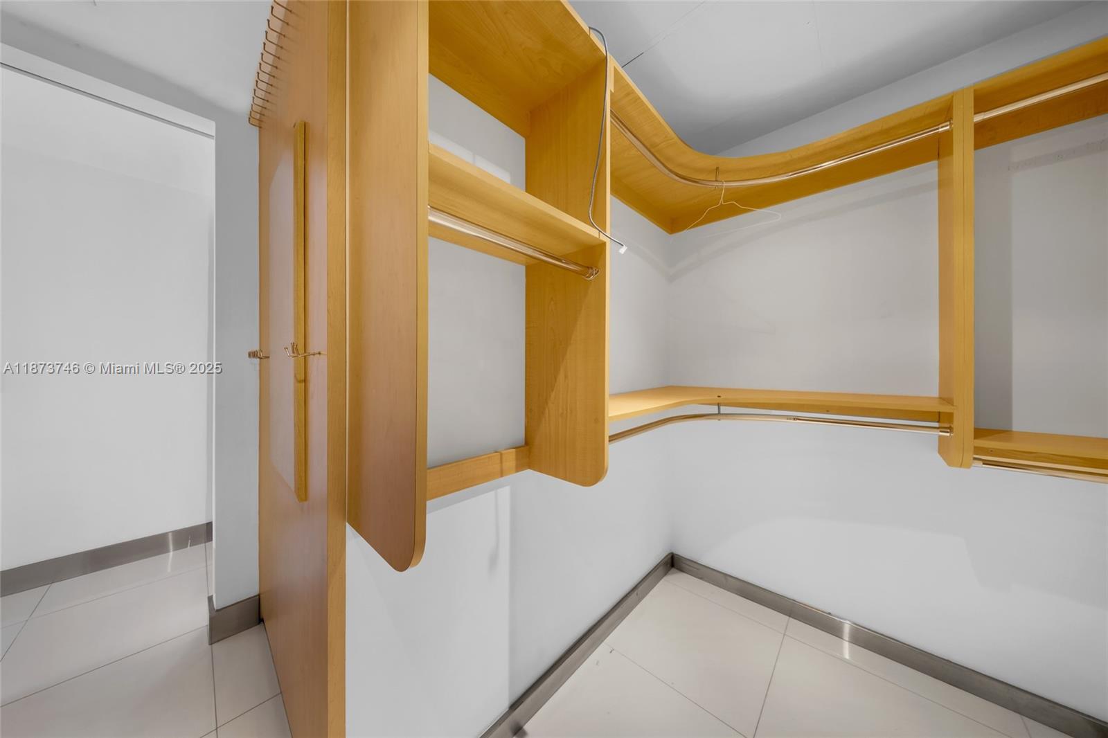 Photo of 2950 188th St  #302, Aventura, Florida, 33180 - 
