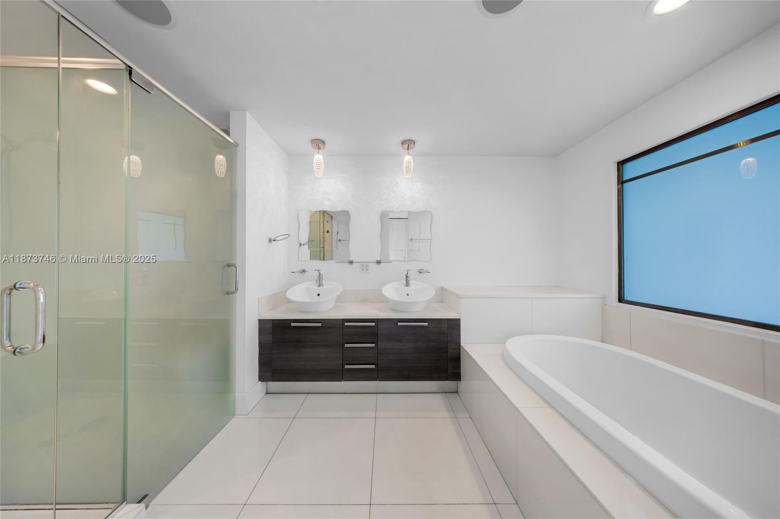 Photo of 2950 188th St  #302, Aventura, Florida, 33180 - 