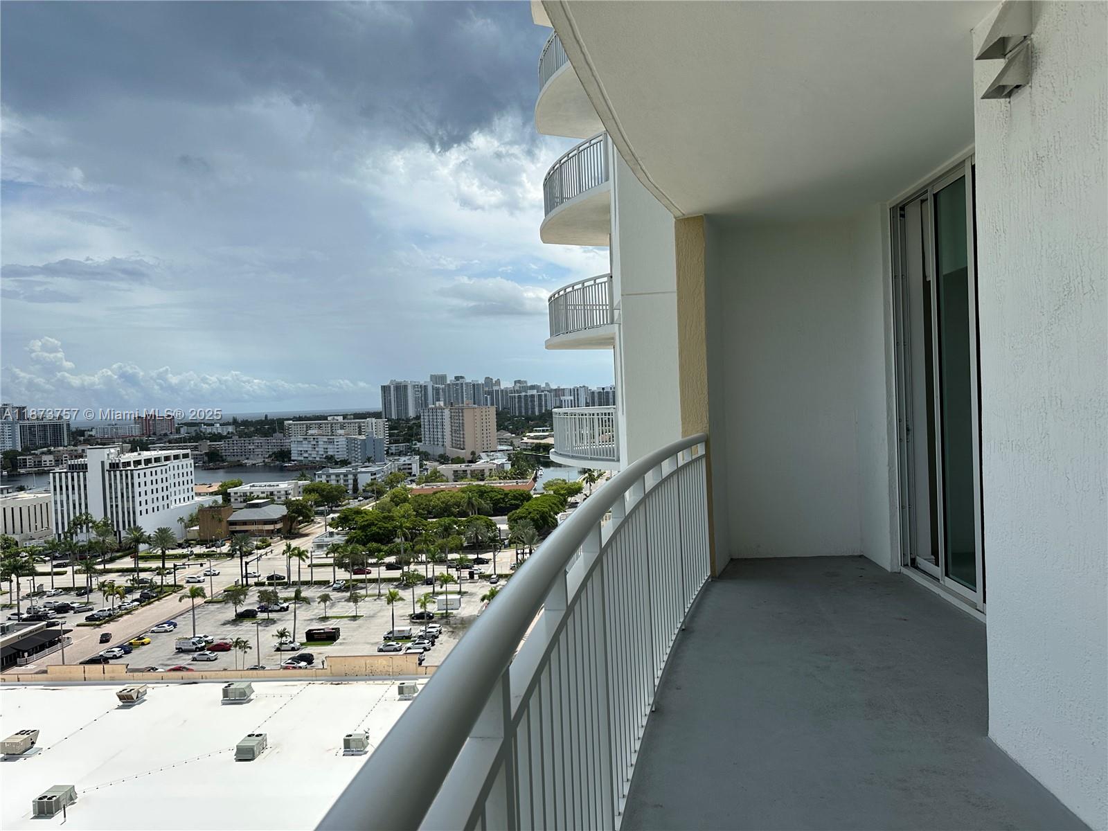Фото 1755 Hallandale Beach Blvd  #1605E, Hallandale Beach, Florida, 33009 - 