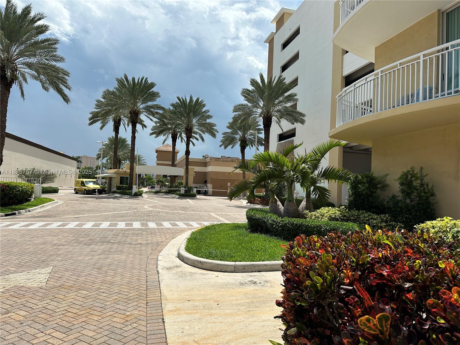 Фото 1755 Hallandale Beach Blvd  #1605E, Hallandale Beach, Florida, 33009 - 