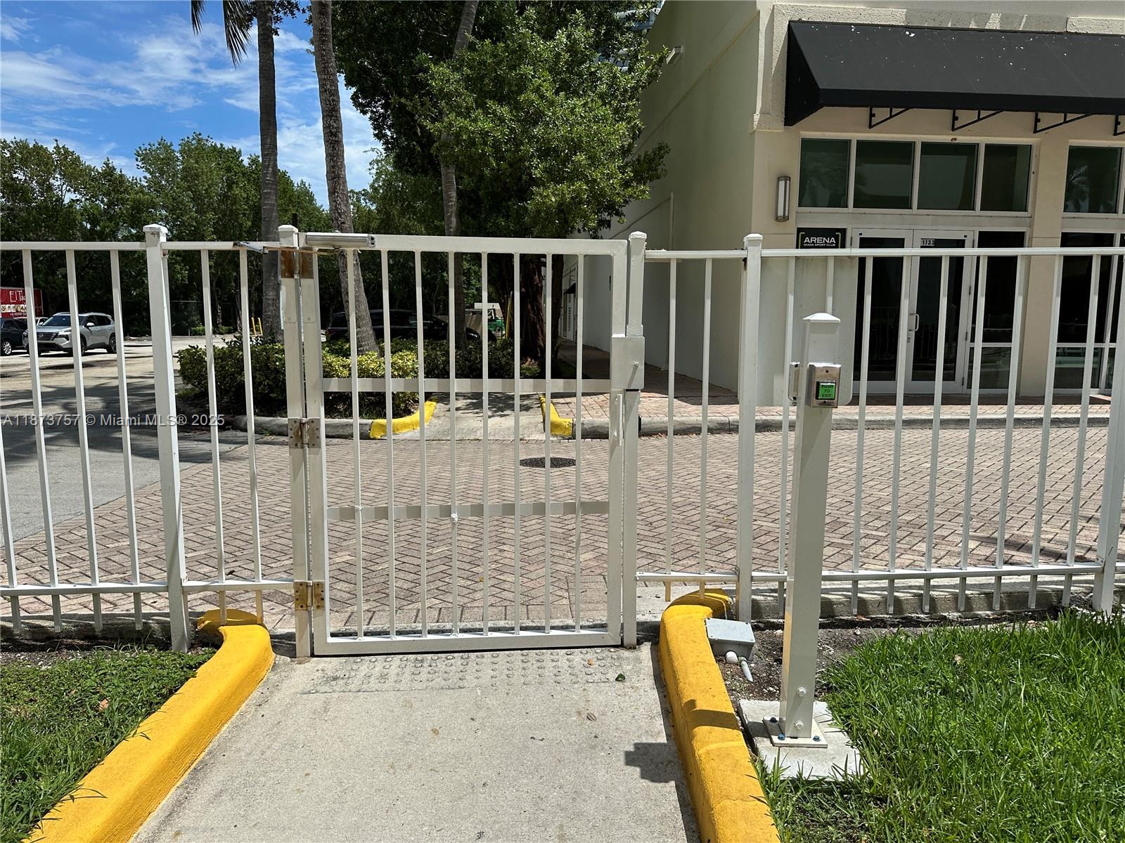 Фото 1755 Hallandale Beach Blvd  #1605E, Hallandale Beach, Florida, 33009 - 