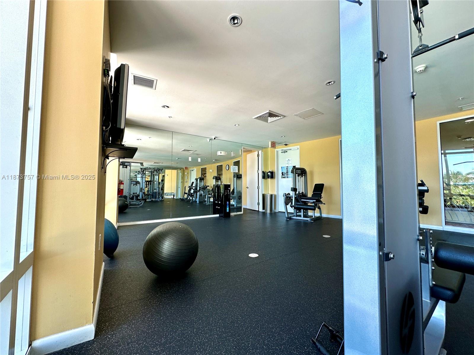 Фото 1755 Hallandale Beach Blvd  #1605E, Hallandale Beach, Florida, 33009 - 