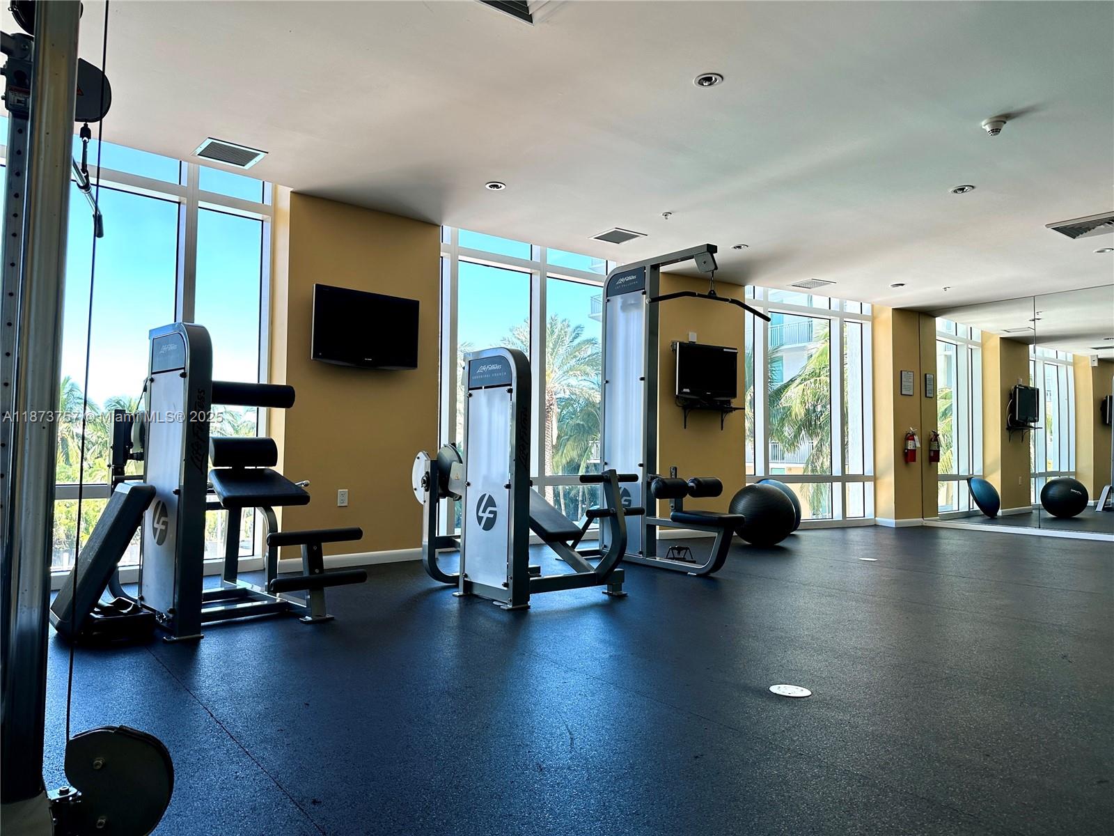 Фото 1755 Hallandale Beach Blvd  #1605E, Hallandale Beach, Florida, 33009 - 