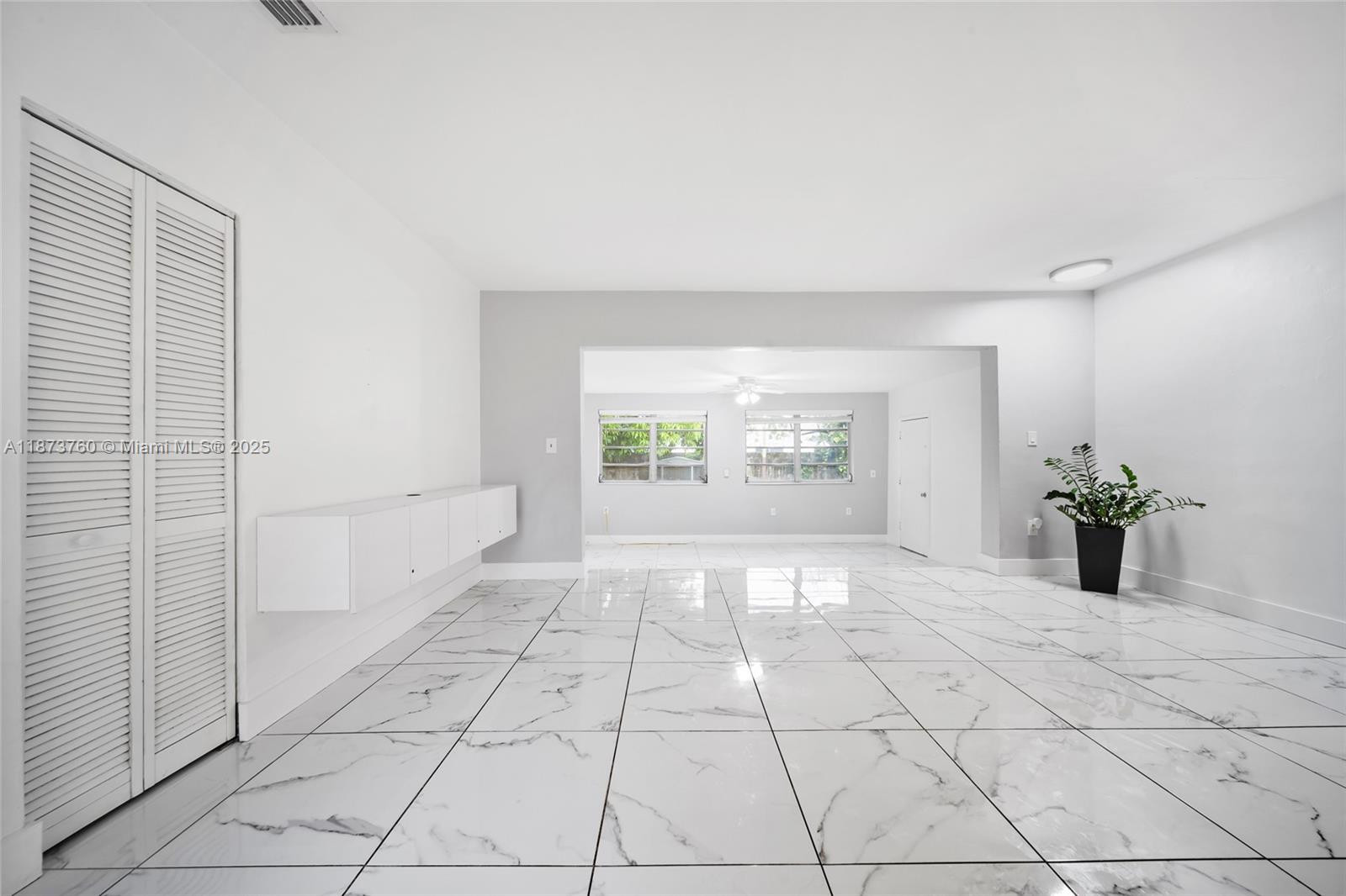 See details / 2549 sq. ft. $ 2025-09-06 0 Photo