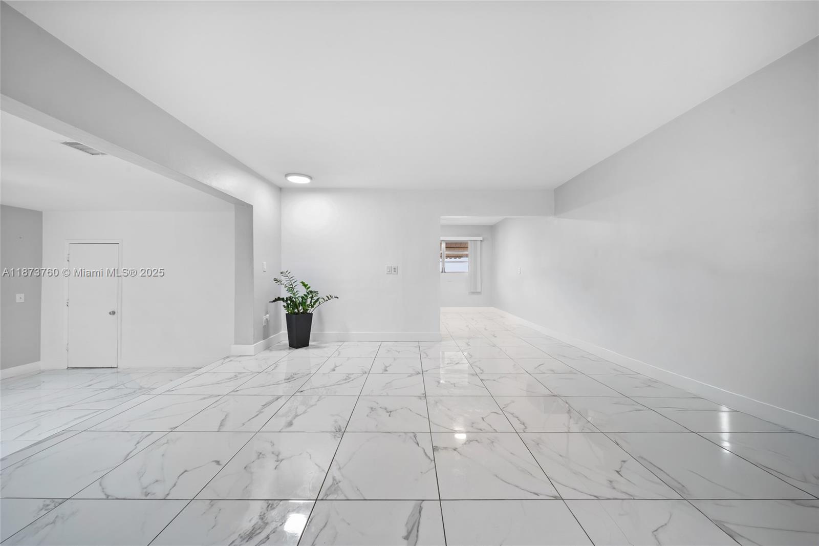 See details / 2549 sq. ft. $ 2025-09-06 0 Photo