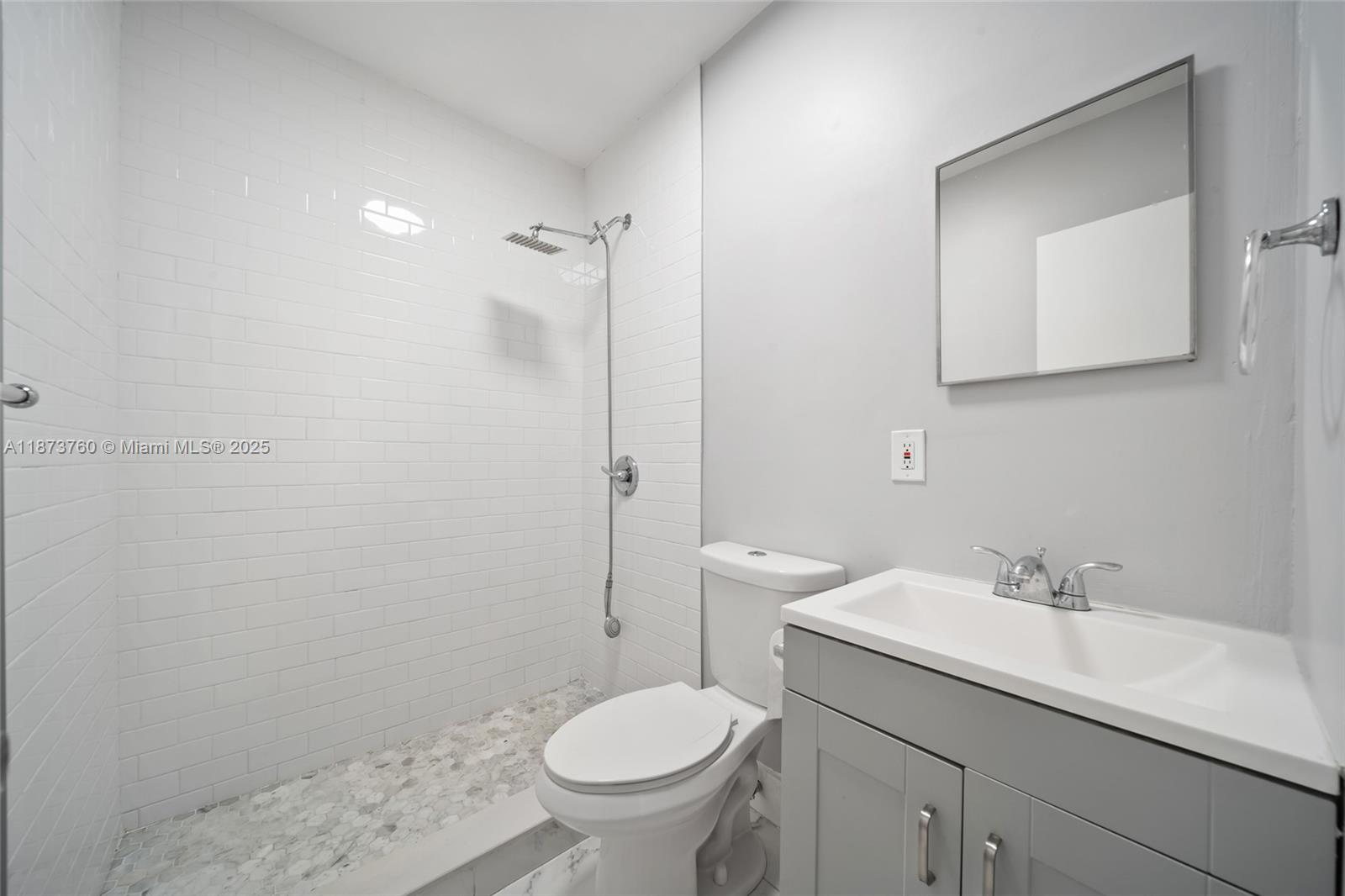 See details / 2549 sq. ft. $ 2025-09-06 0 Photo