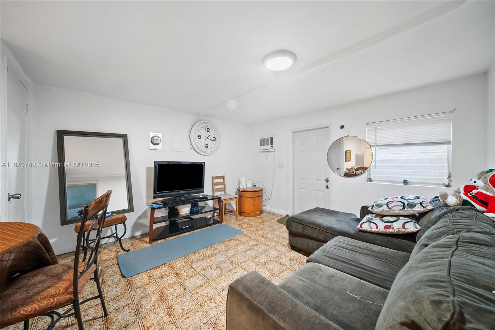 See details / 2549 sq. ft. $ 2025-09-06 0 Photo