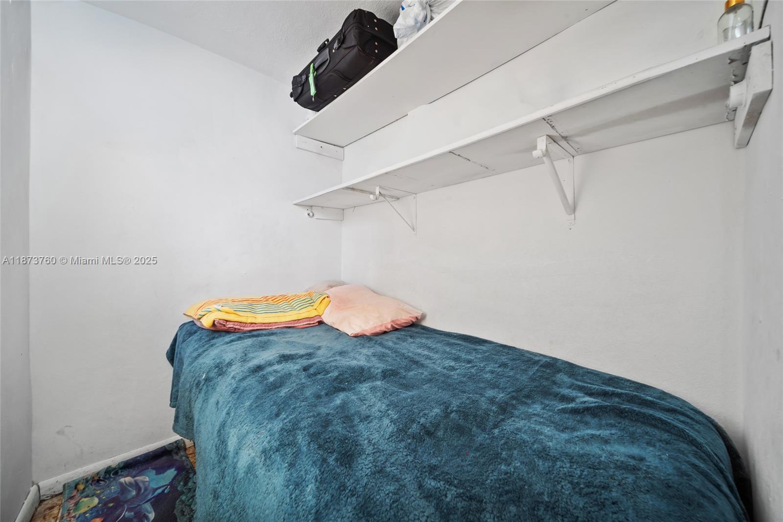 See details / 2549 sq. ft. $ 2025-09-06 0 Photo