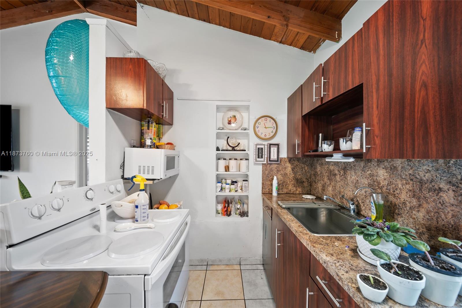 See details / 2549 sq. ft. $ 2025-09-06 0 Photo