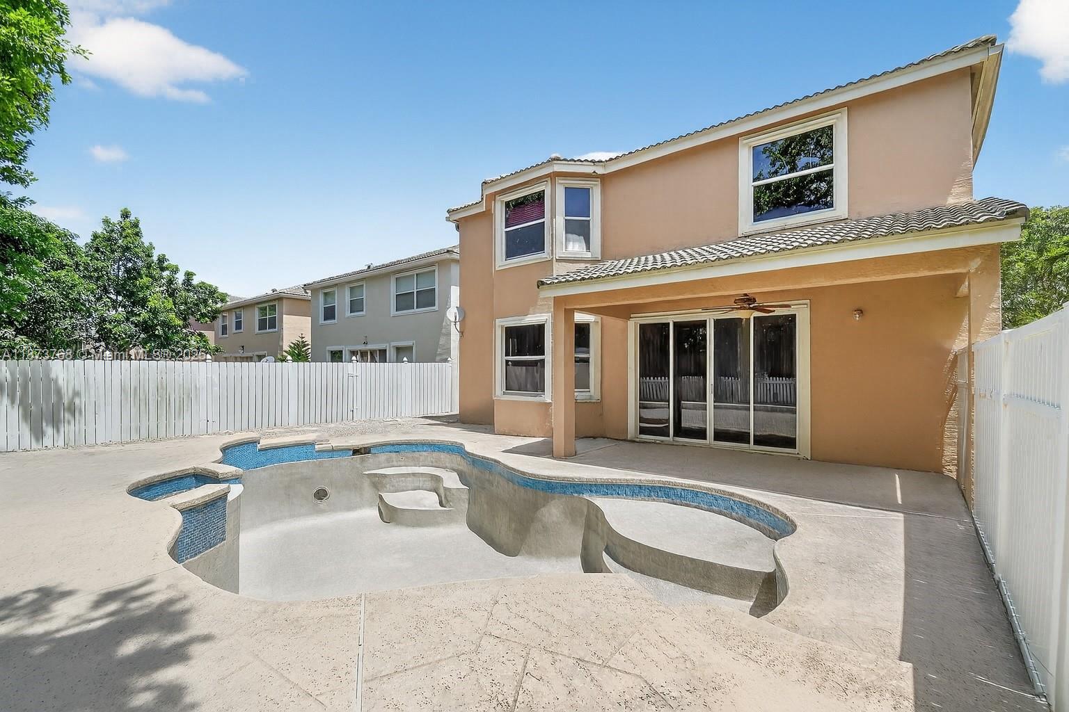 1579 5 / 3 2693 sq. ft. $ 2025-10-11 0 Photo