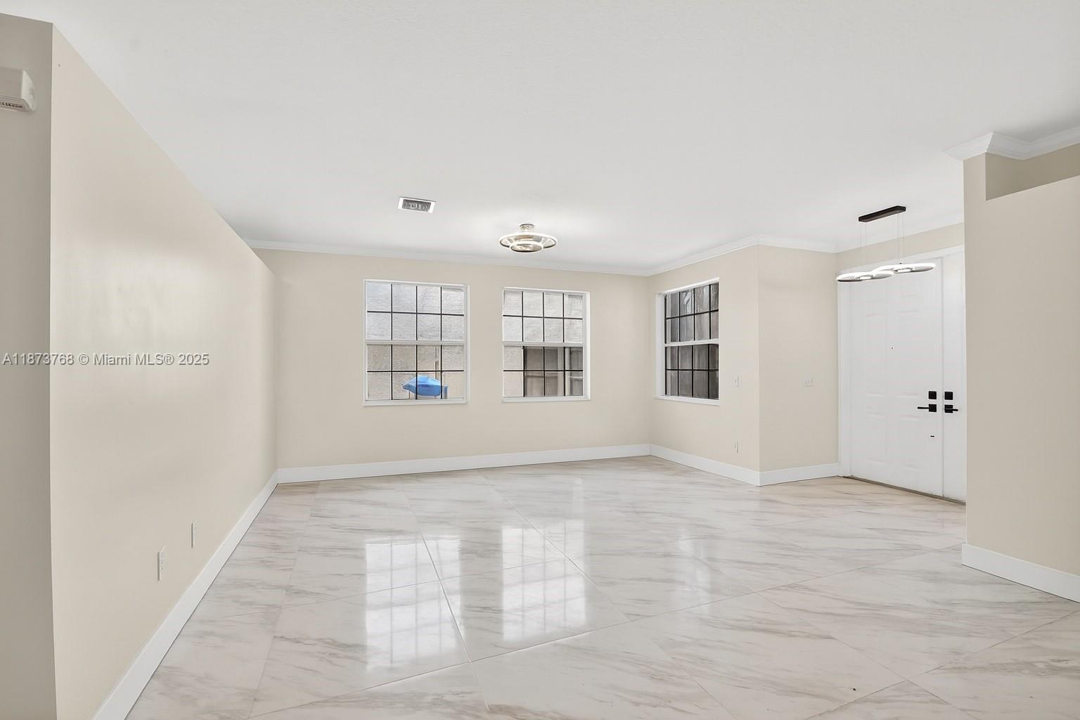 1579 5 / 3 2693 sq. ft. $ 2025-10-11 0 Photo