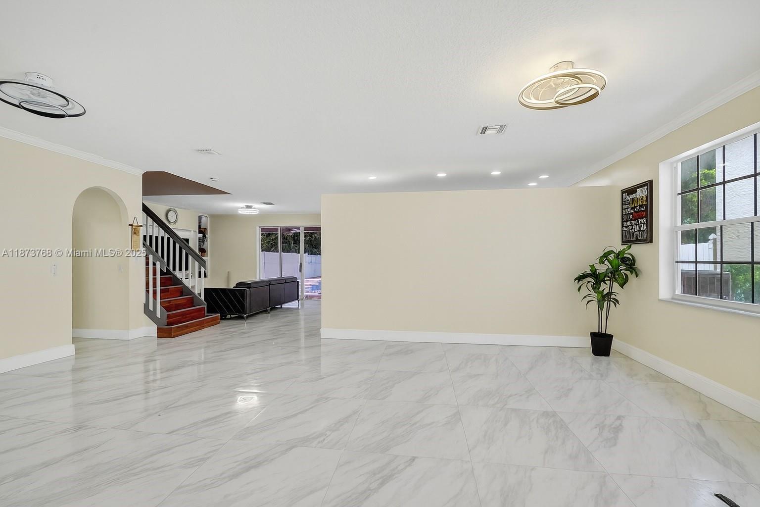 1579 5 / 3 2693 sq. ft. $ 2025-10-11 0 Photo