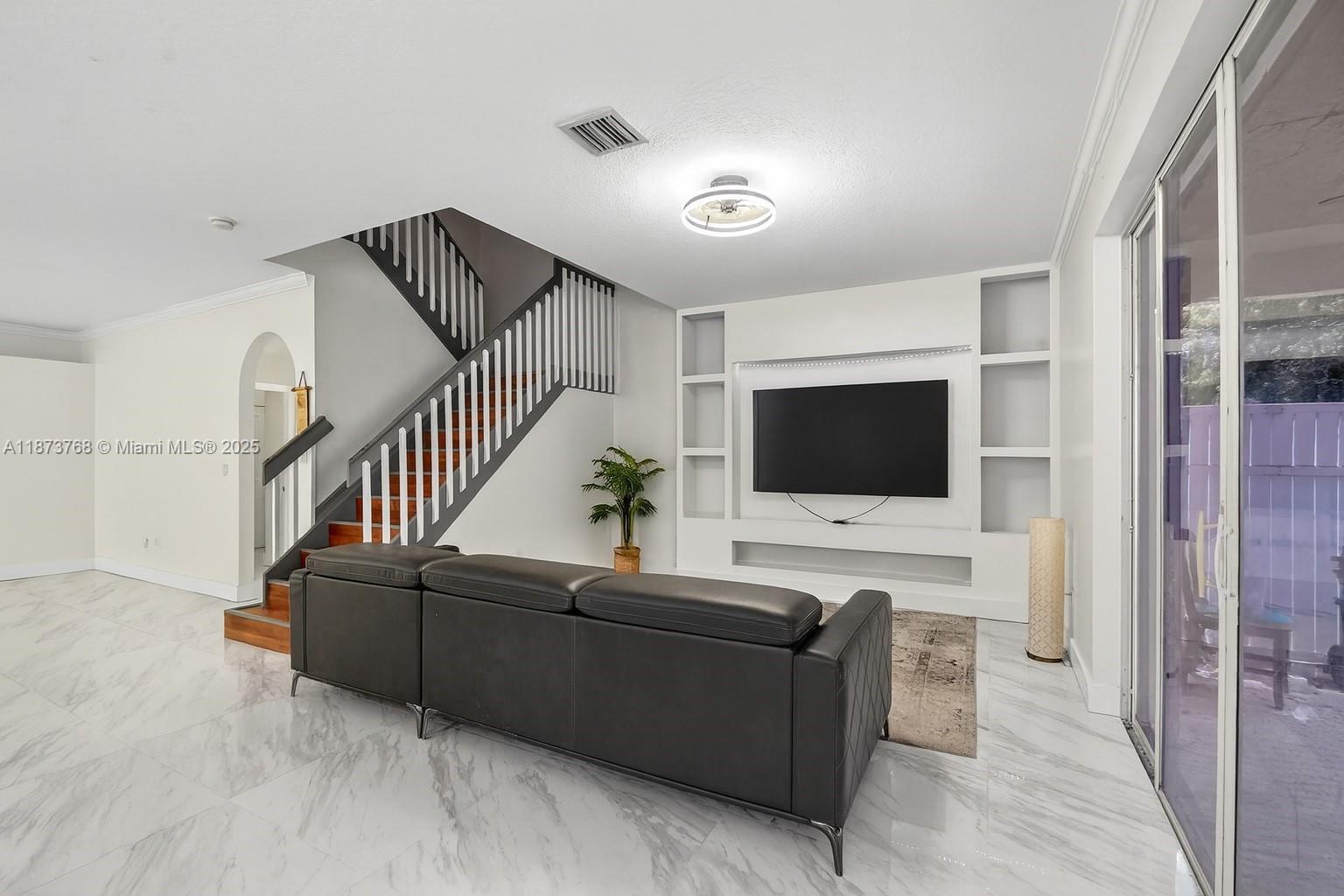 1579 5 / 3 2693 sq. ft. $ 2025-10-11 0 Photo