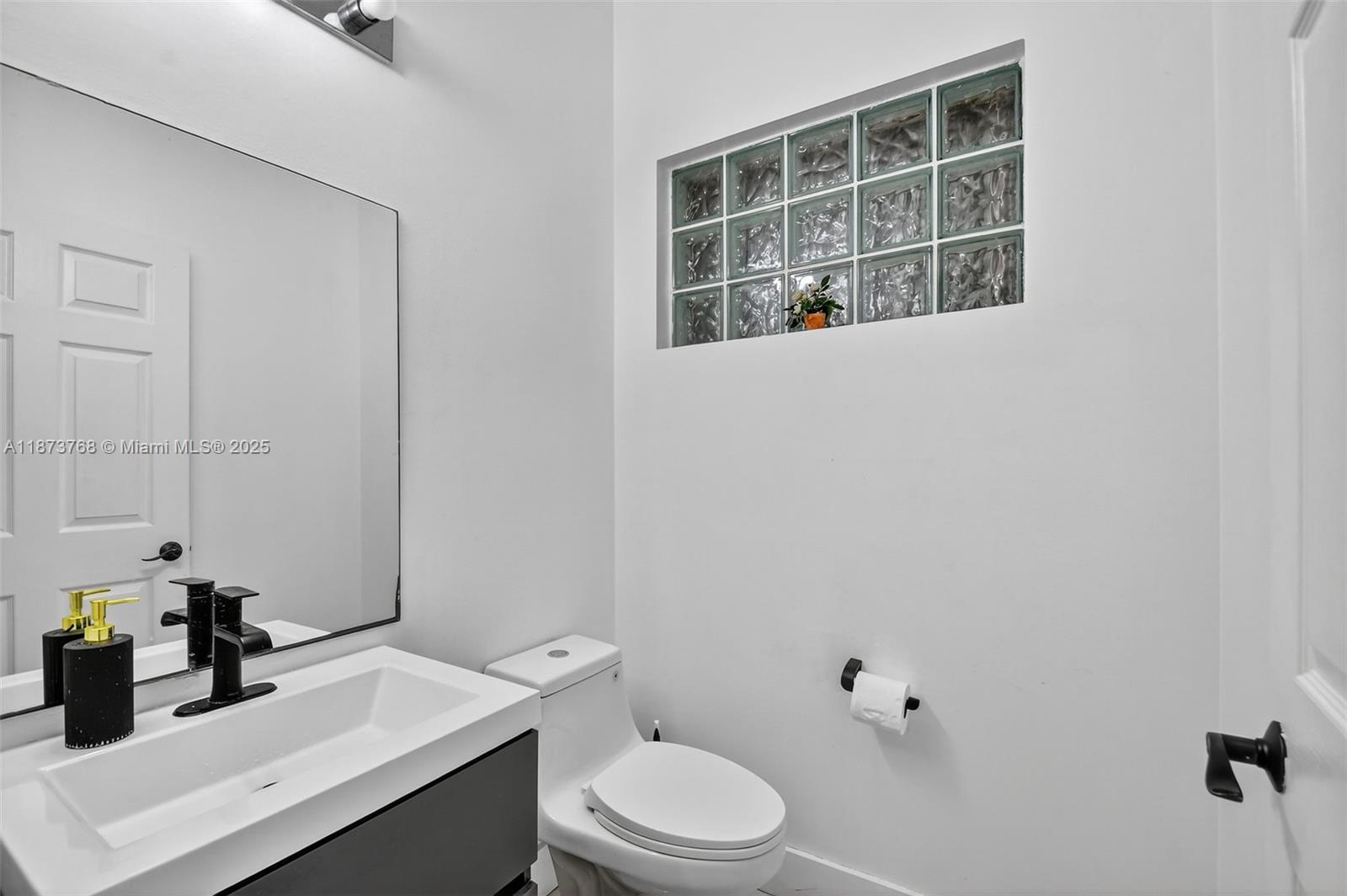 1579 5 / 3 2693 sq. ft. $ 2025-10-11 0 Photo