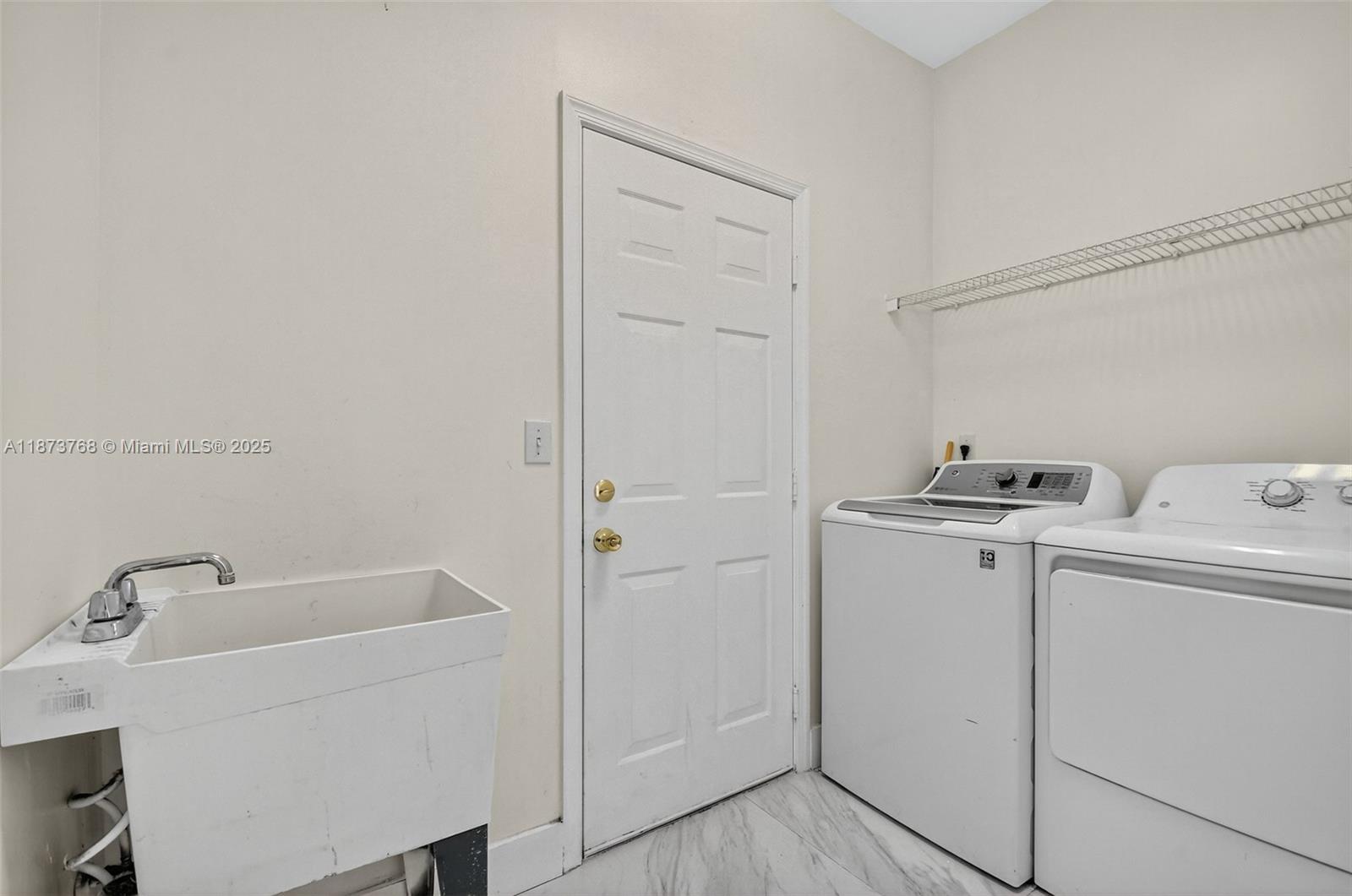1579 5 / 3 2693 sq. ft. $ 2025-10-11 0 Photo