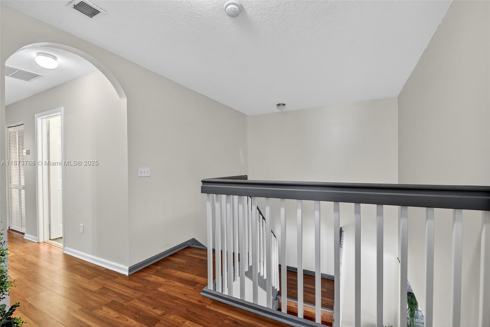 1579 5 / 3 2693 sq. ft. $ 2025-10-11 0 Photo