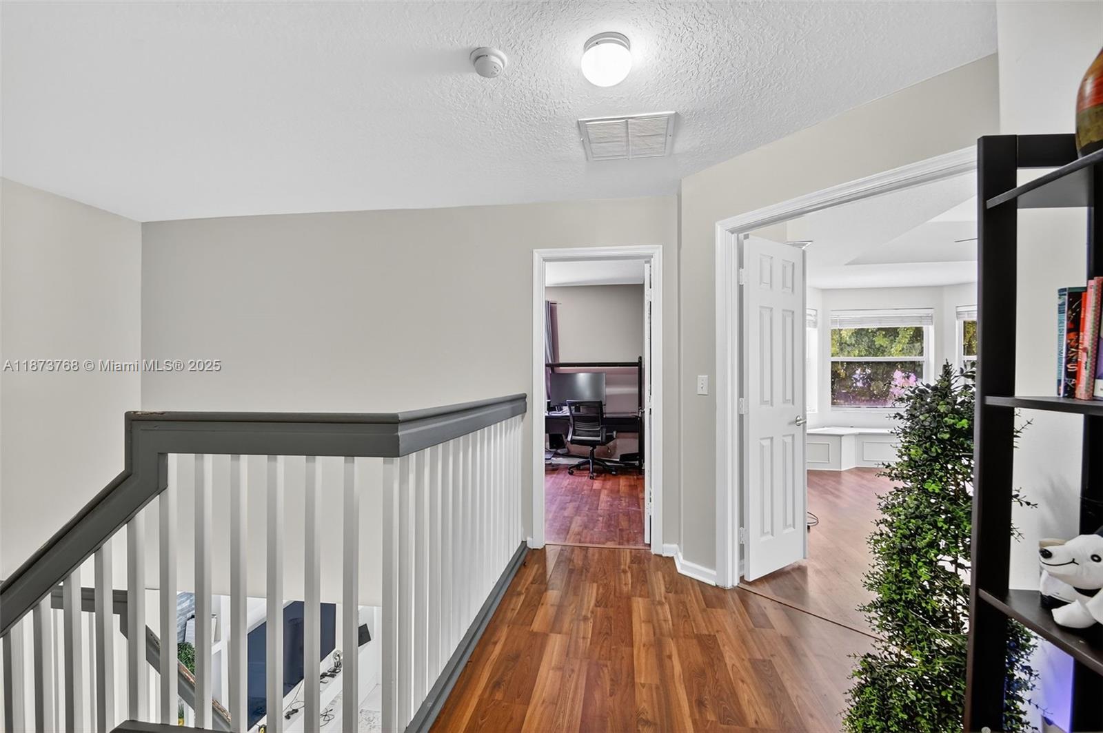 1579 5 / 3 2693 sq. ft. $ 2025-10-11 0 Photo