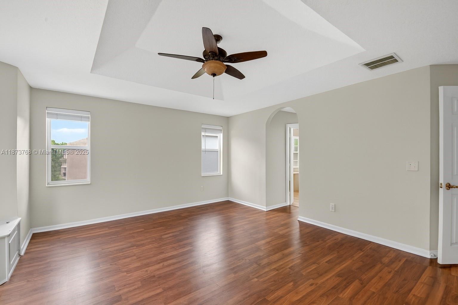 1579 5 / 3 2693 sq. ft. $ 2025-10-11 0 Photo